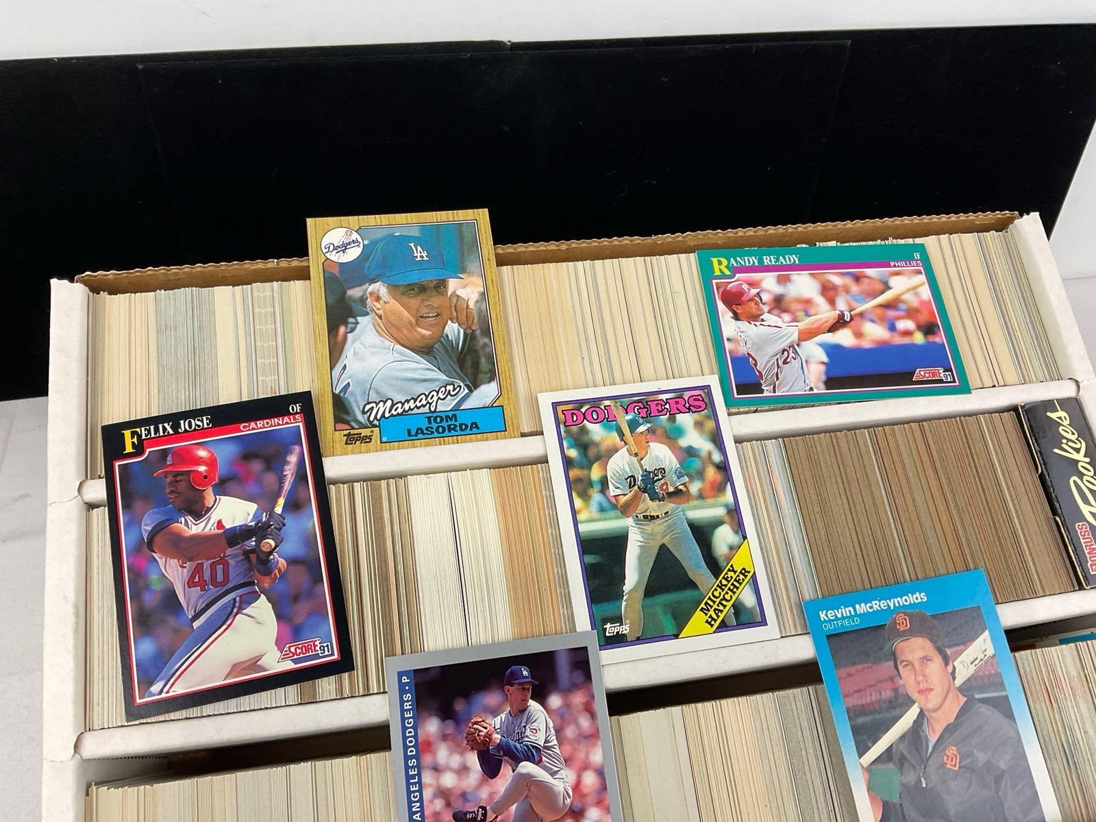 Large 5000+ Card box of Sports cards, Tops, Score, Fleer, O-Pee-Chee & more - 3