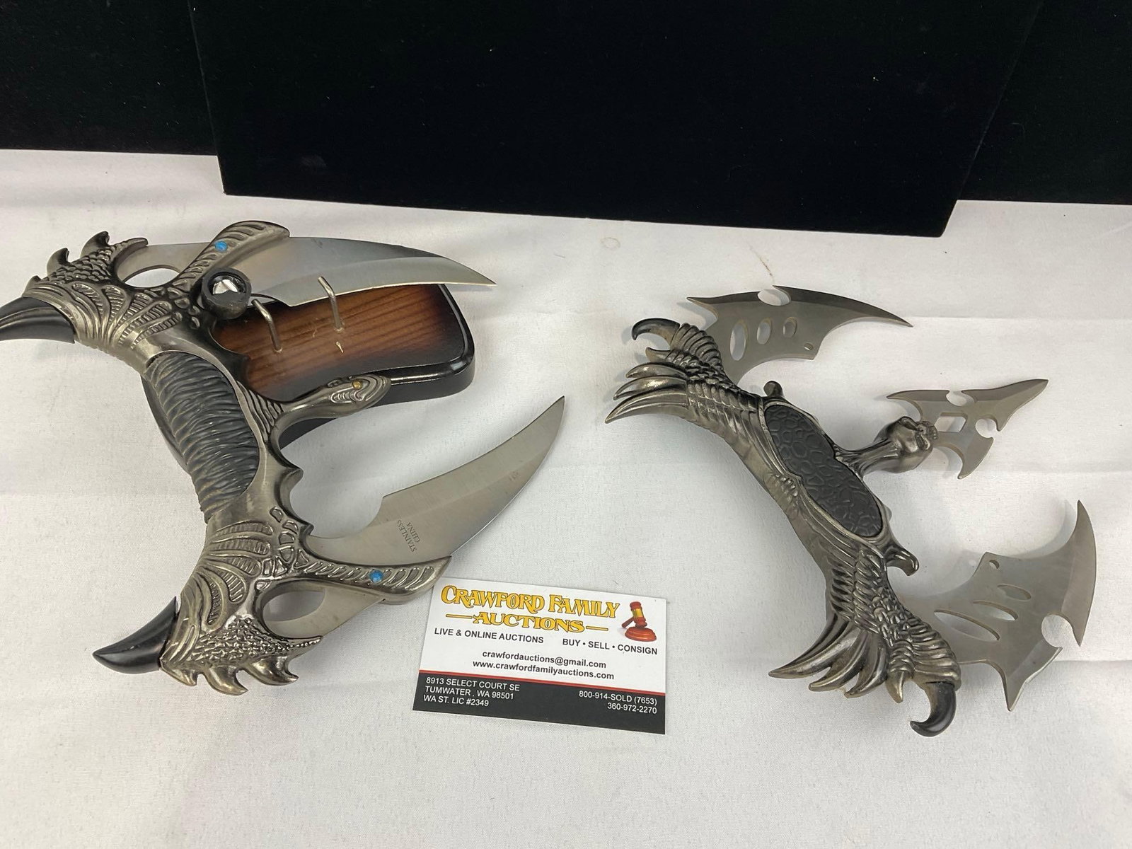 Pair of Fantasy Daggers by United Cutlery, Kit Rae Fang of Baelin & 3 prong Fist Knife - 4