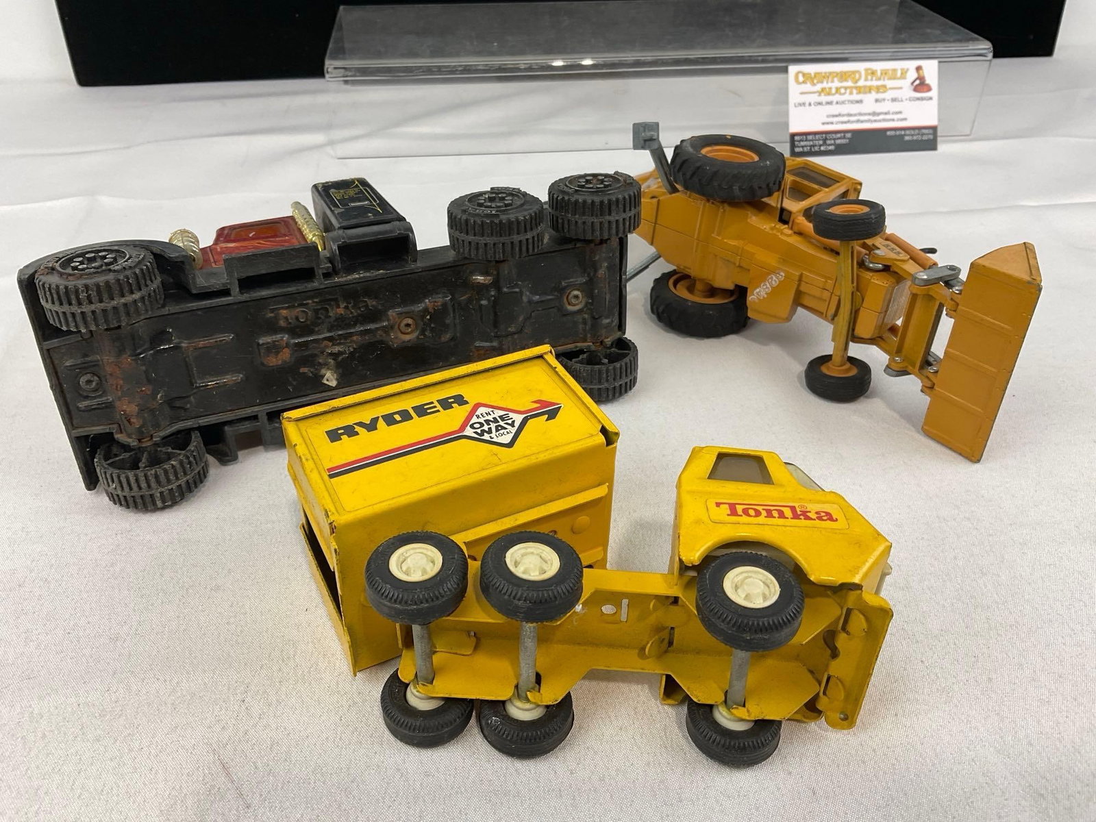 3 1/32 Scale Diecast models, Ford 555A Backhoe, 78 Tonka Ryder Box Truck & Tonka Kenworth Semi-Tr... - 4