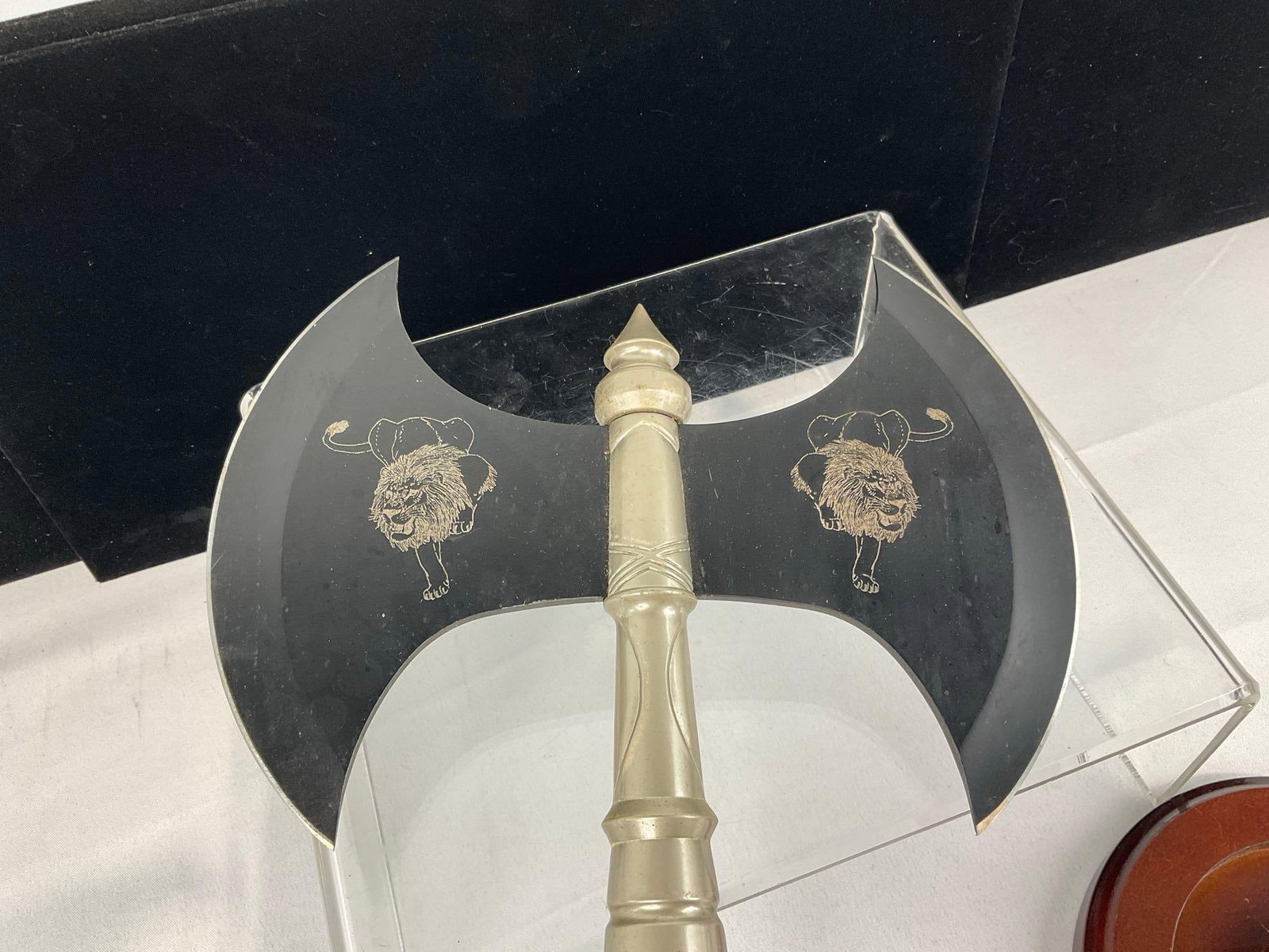 2 Fantasy Fist Daggers w/Stands & Metal Double Bladed Axe, w/Lion Designs - 5