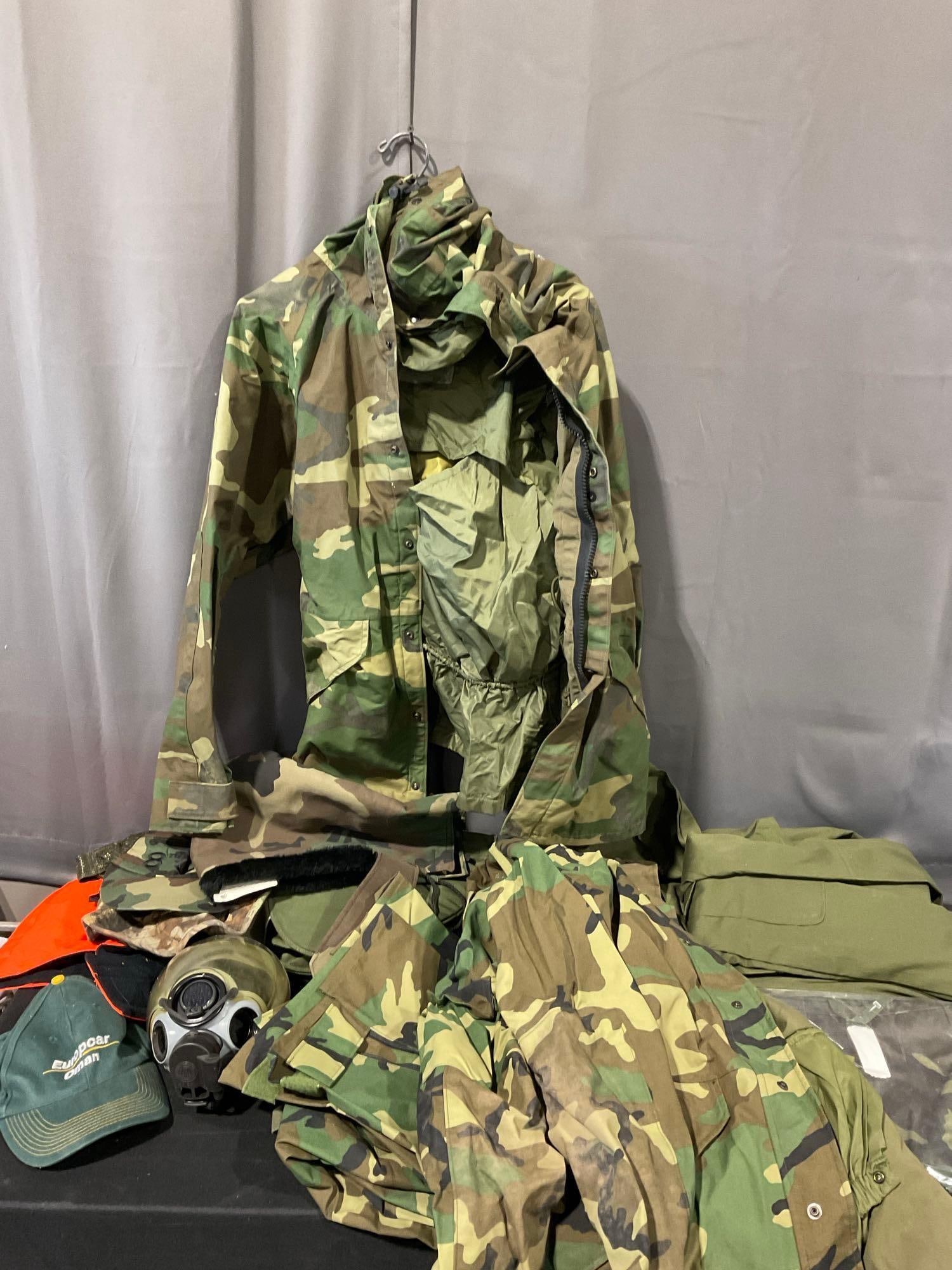 2x Cold Weather Parkas, Small US Army Gas Mask, variety of hats, Wet Weather Size L Trouser: Appears to be in good shape. The piece measures approx 18h x 25w x 16d inches. See pics. E-5600