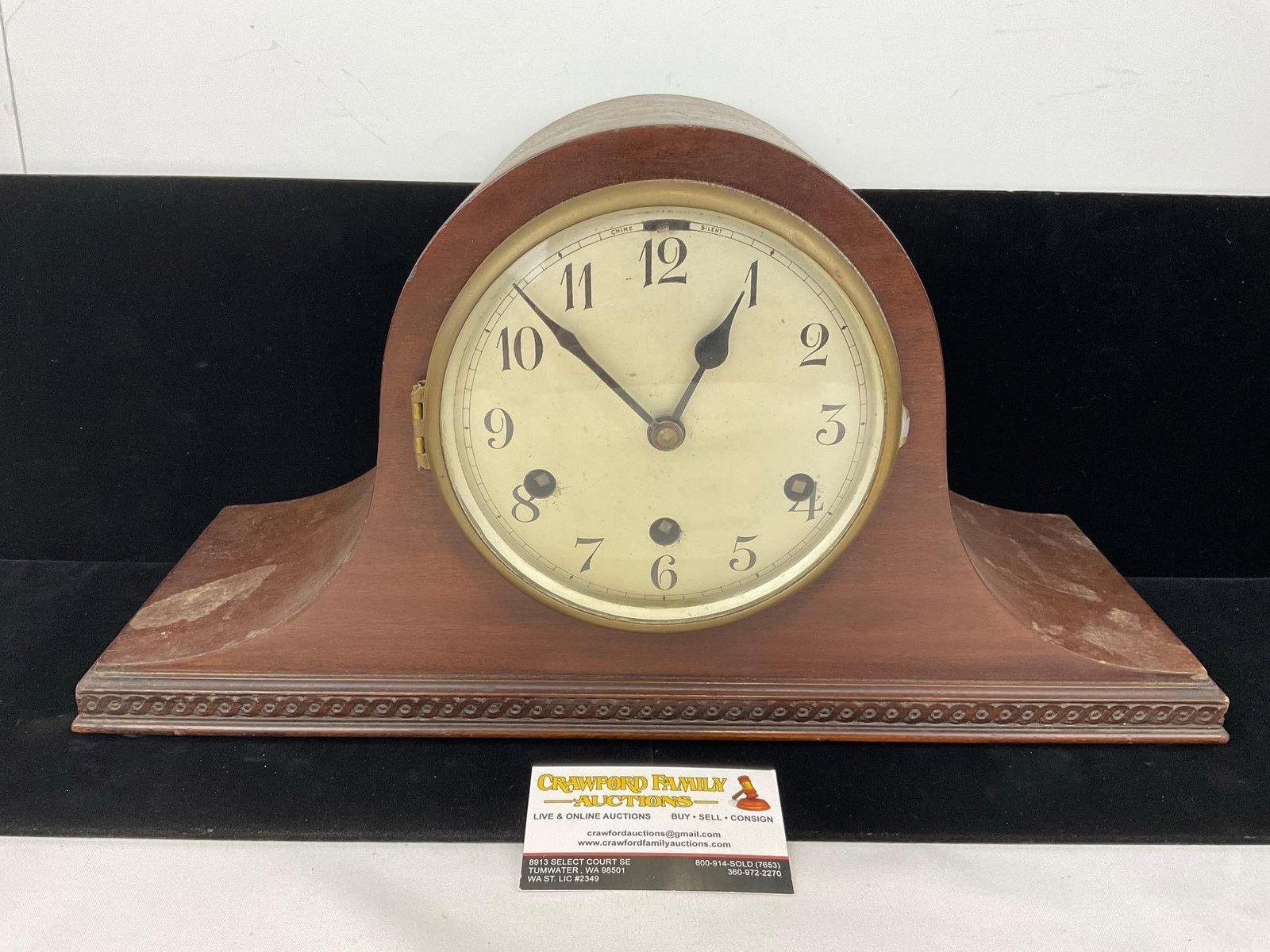 Early 20th Century Mantel Clock, Time Strike Chime, Westminster Chime, 10h x 18w x 7d inches: Similar woodwork to the next lot. All comes from the same collection. Appears to be in good shape. The piece measures approx 10h x 18 x 7d inches. See pics. E-5580