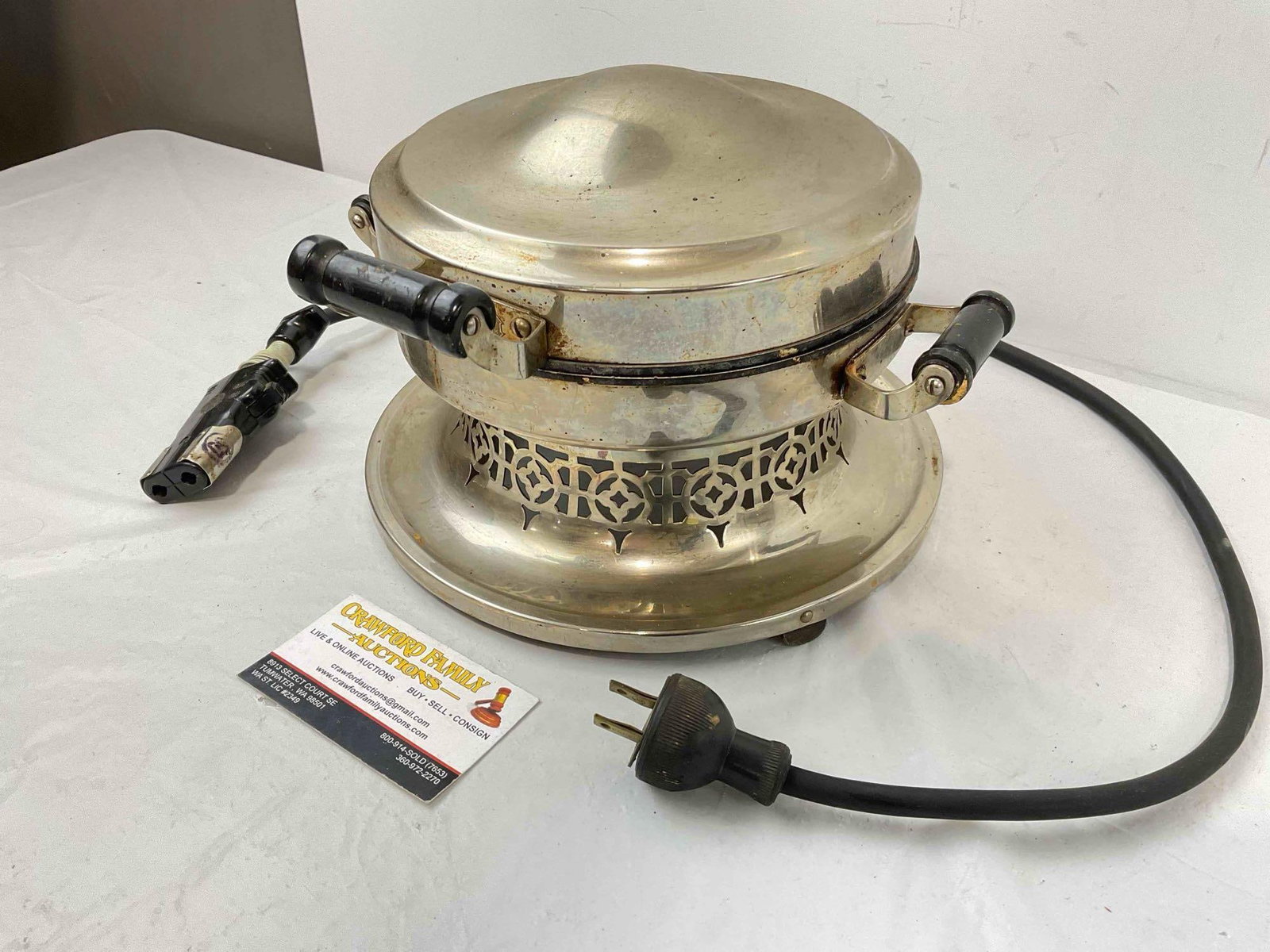 Antique Landers, Frary & Clark Universal Electric Waffle Maker w/ Cord. Tested, No Response. - 3