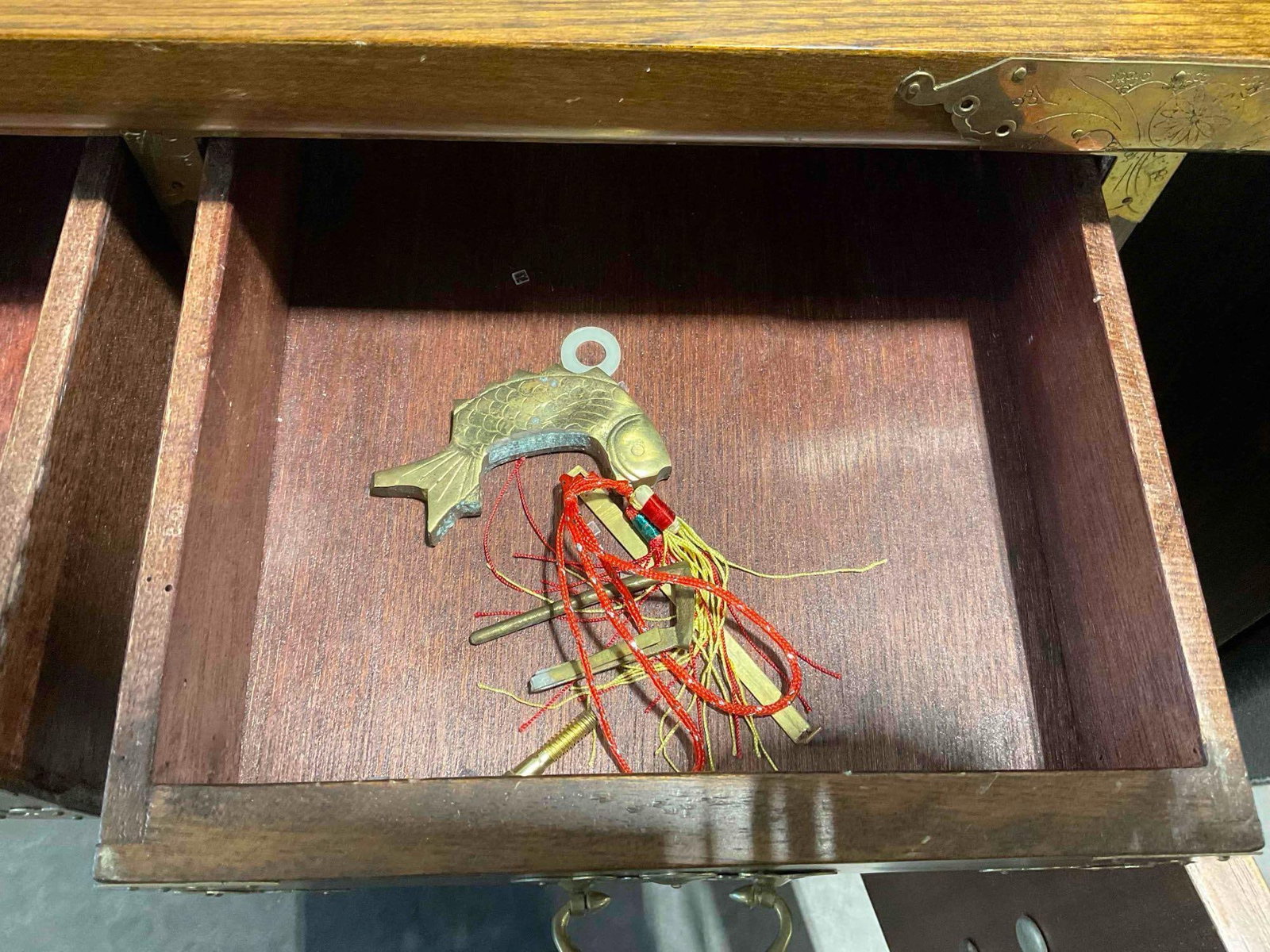 Vintage Asian Style Wood Storage Cabinet w/ 2 Drawers, Cupboard & Coin Detail. See pics. - 4