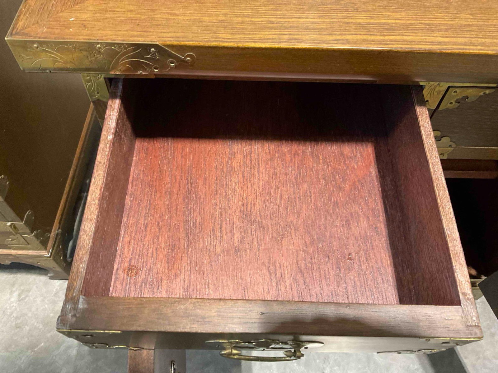 Vintage Asian Style Wood Storage Cabinet w/ 2 Drawers, Cupboard & Coin Detail. See pics. - 5