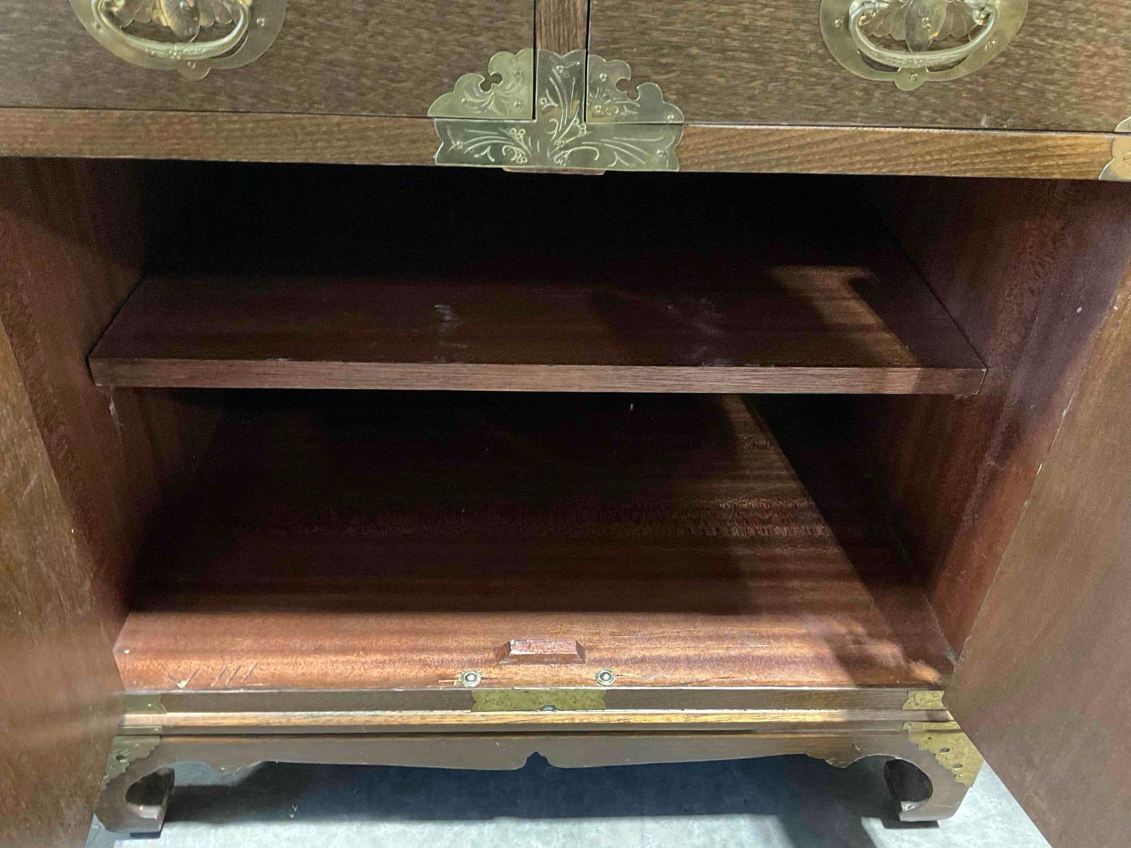 Vintage Asian Style Wood Storage Cabinet w/ 2 Drawers, Cupboard & Coin Detail. See pics. - 6