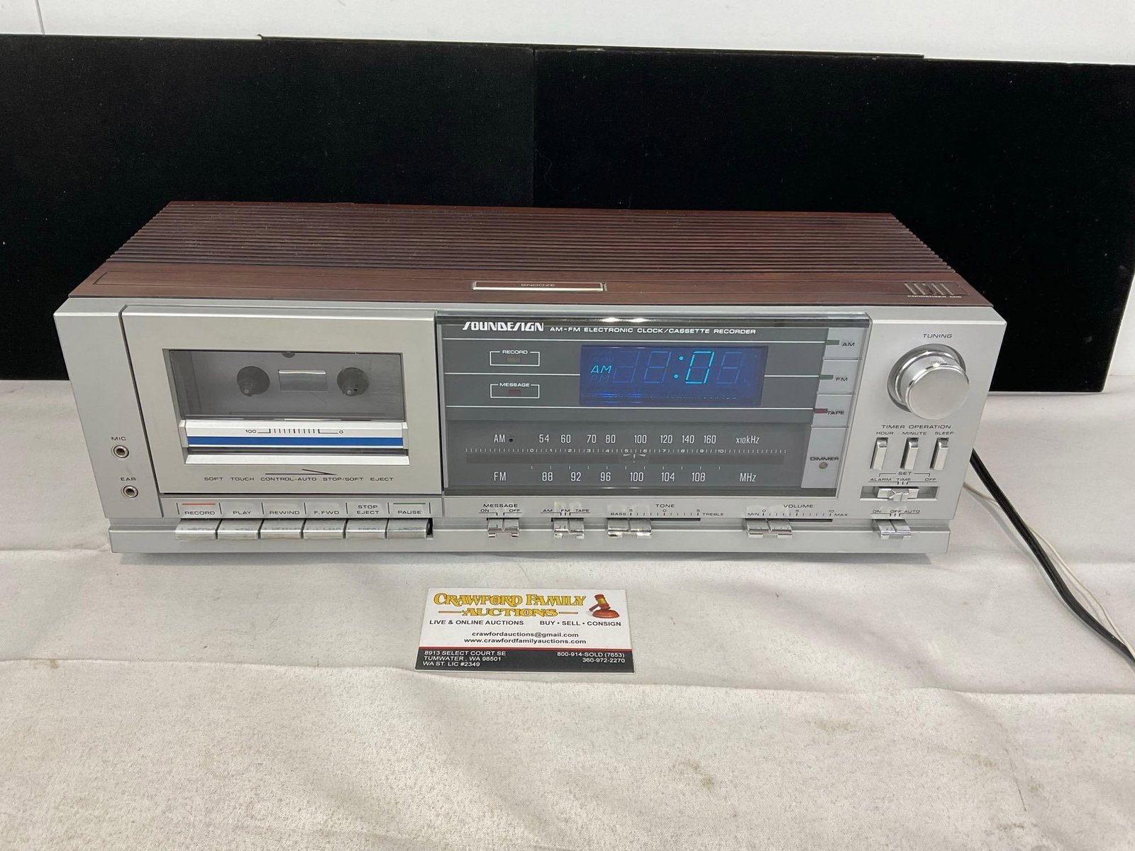 Vintage Soundesign AM-FM Electronic Clock/Cassette Recorder, model no.3852, tested & working: Appears to be in good shape. The piece measures approx 6h x 16w x 8d inches. See pics. E-5830