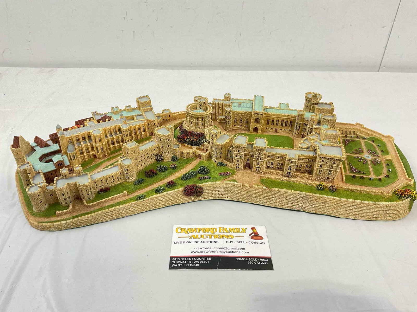 Vintage Danbury Mint Resin Sculpture of Windsor Castle w/ Original Box. Very Good Condition.: Vintage Danbury Mint Resin Sculpture of Windsor Castle w/ Original Box. Very Good Condition. Minor wear indicative of age and use, condition is otherwise very good. Fits in box measuring 20" x 10" x