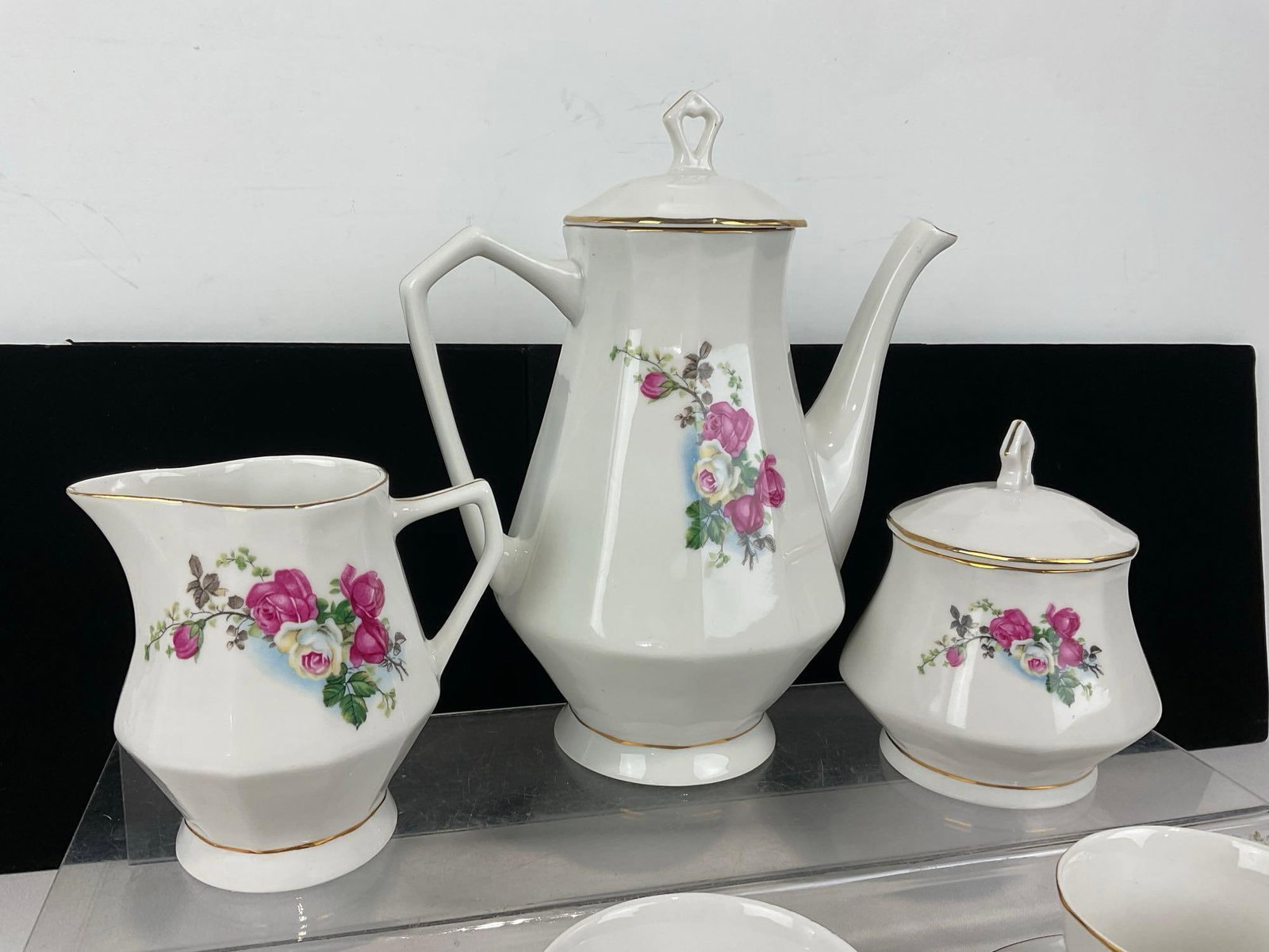 Tea Set for 6, Floral Rose pattern Porcelain, Made in China, 15 pieces - 2