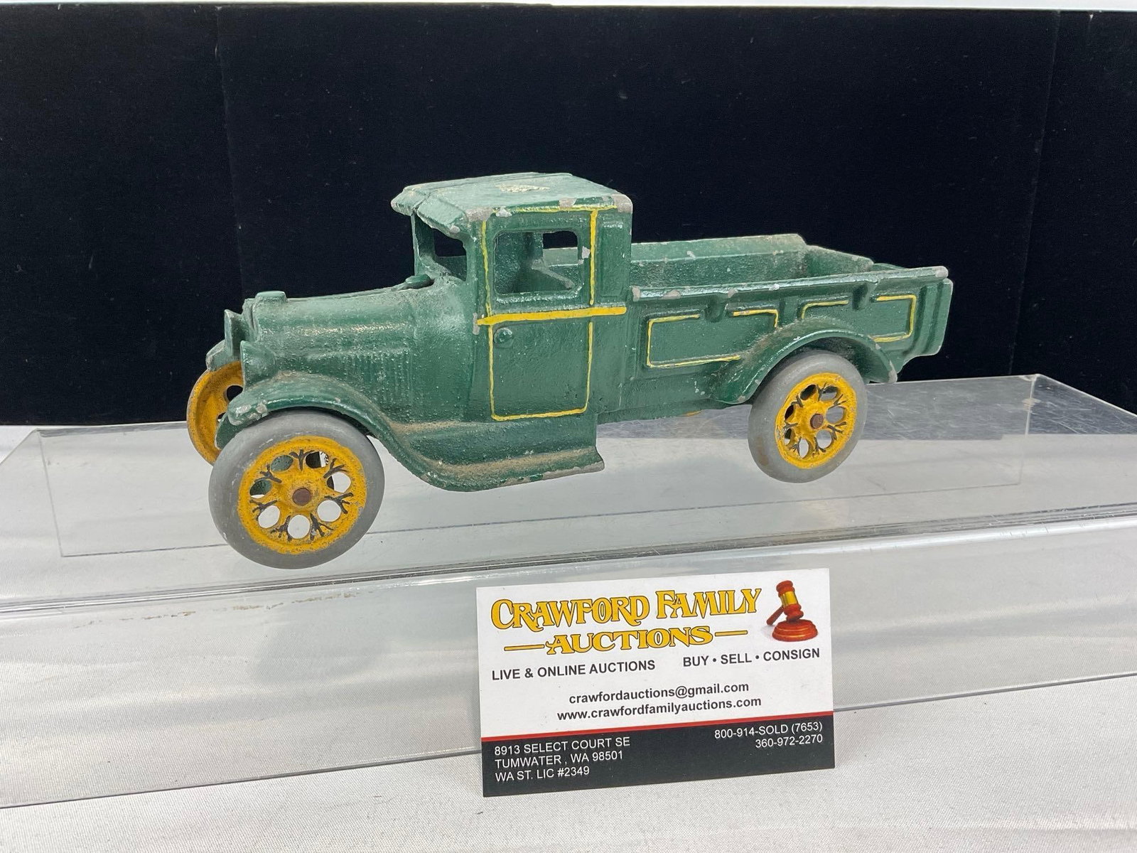 Early 20th Century Arcade Mfg Co. Cast Iron Toy Truck, Green & Yellow, Dump Truck: Appears to be in fair to good shape, missing some finish underneath & in the bed. The piece measures approx 4h x 9w x 4d inches. See pics. E-5950