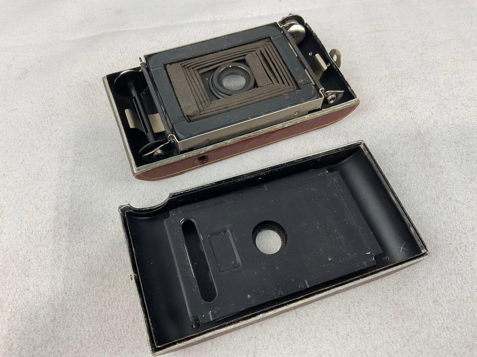 Early 20th Century Eastman Kodak Vest Pocket Kodak Series III, in Brick red - 7