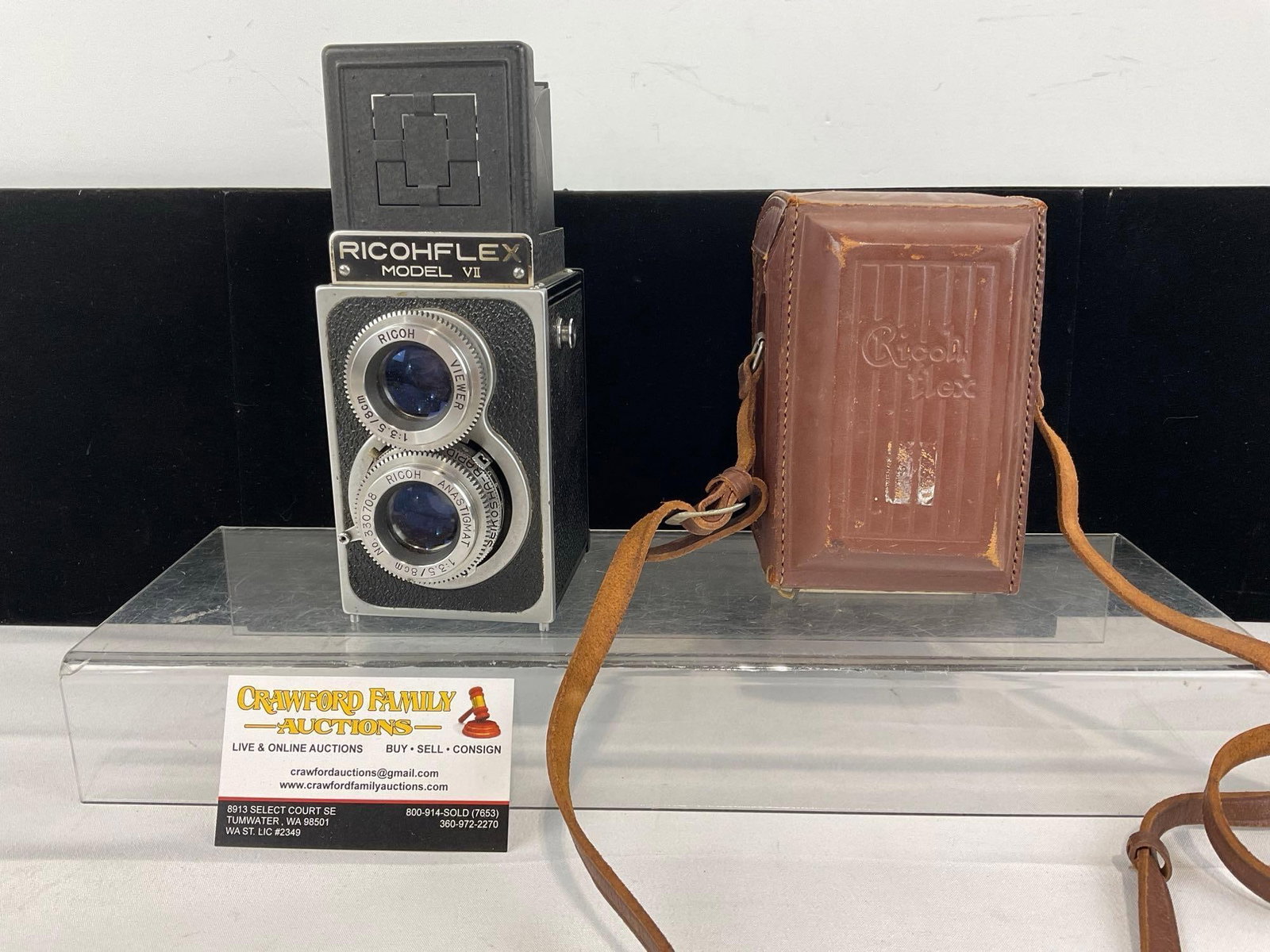 1950s Ricohflex Model VII Twin-Lens Reflex Camera w/Leather Field Case (1 of 5)