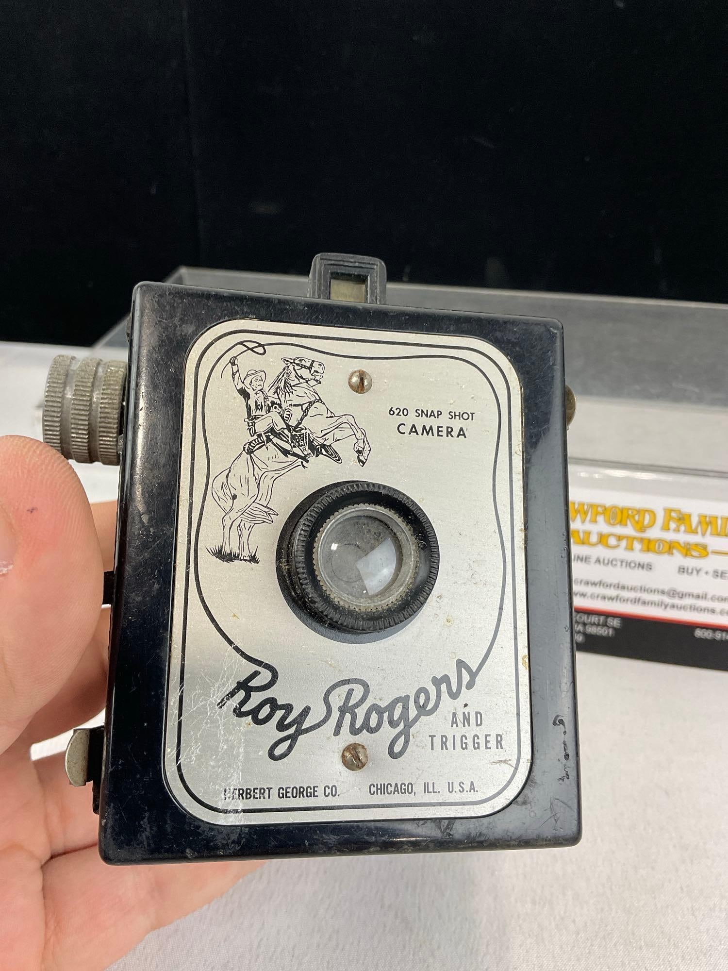 Vintage Roy Rogers 620 Snap Snot Camera, Herbert George Co. Molded Plastic case, 620 film - 2