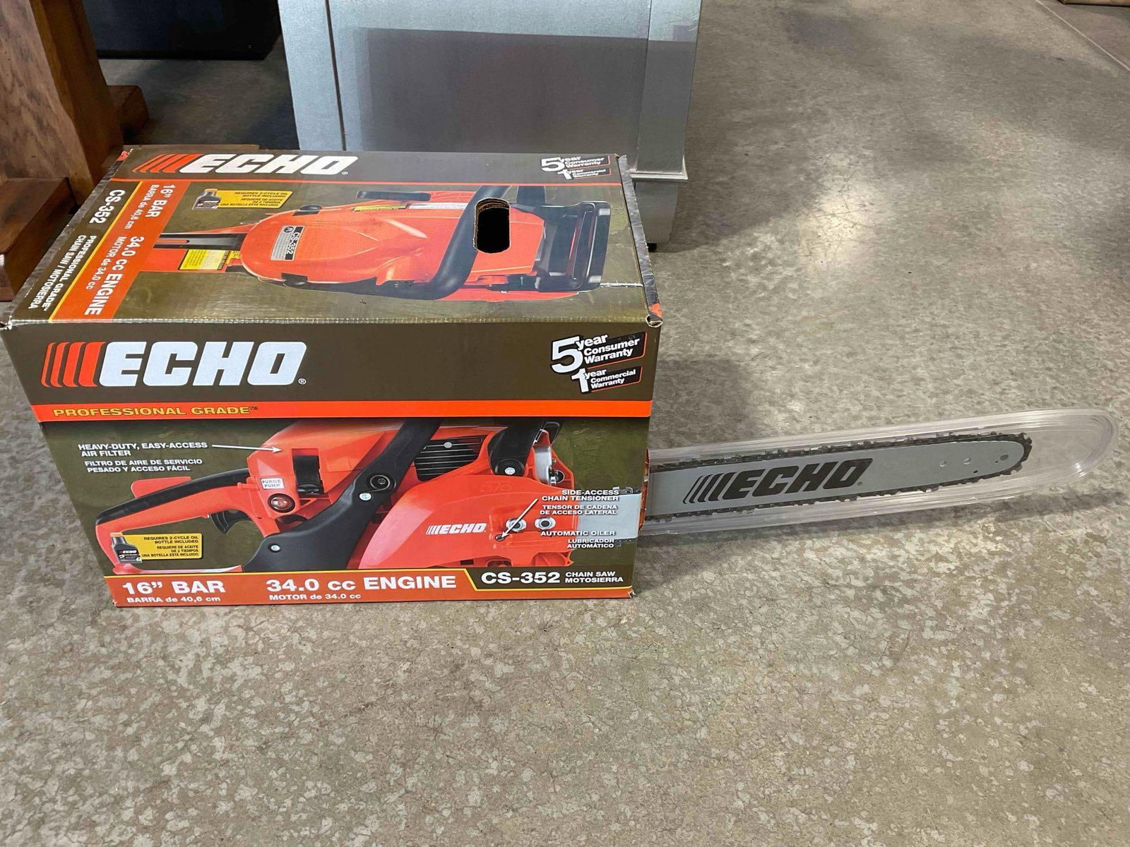 NIB Echo 16" Bar 34.0 cc Engine Chain Saw Model CS-352. Good Condition. See pics. (1 of 5)