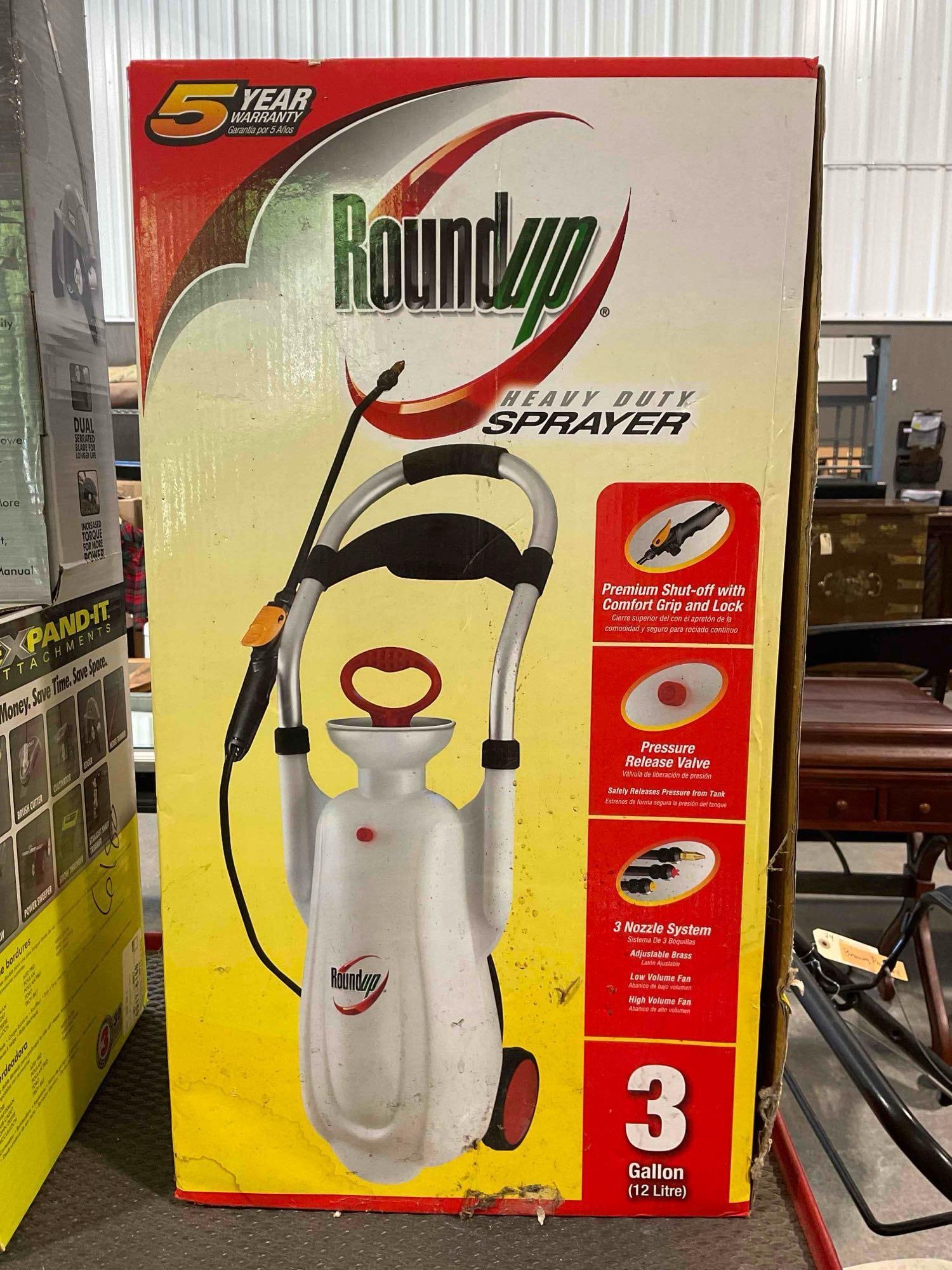 LNIB Roundup 3 Gallon Heavy Duty Sprayer Model 190334. Fair Condition. See pics. (1 of 4)