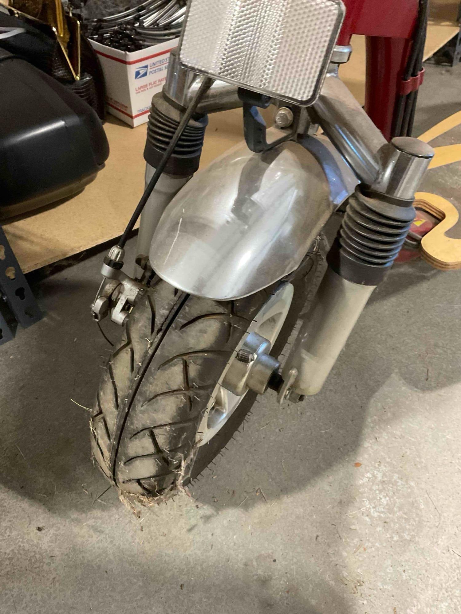 Vintage Viza V2 Stand Up Gas Powered Motor Scooter w/ 40cc Engine. Tested, Works. See pics. - 3