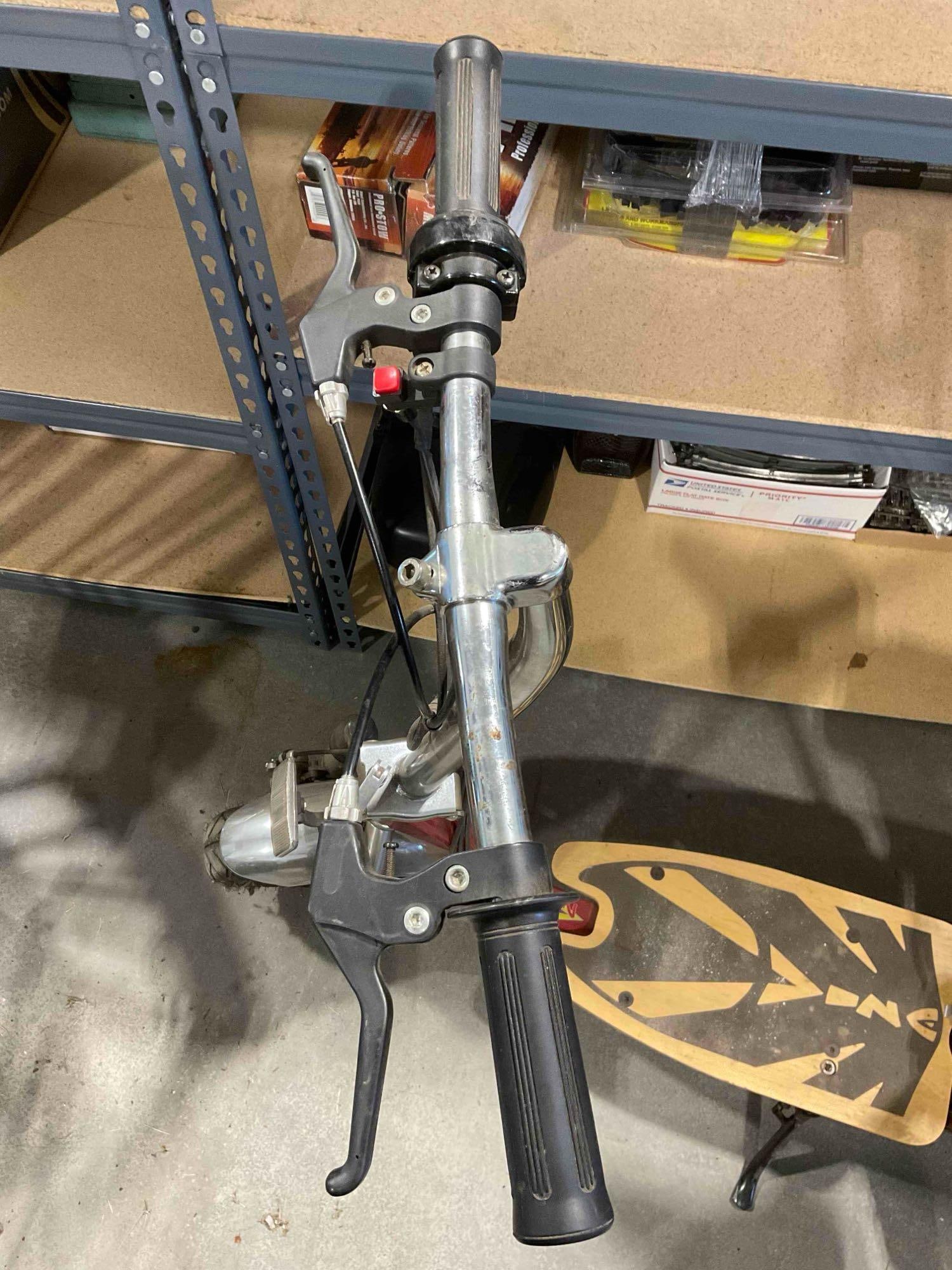 Vintage Viza V2 Stand Up Gas Powered Motor Scooter w/ 40cc Engine. Tested, Works. See pics. - 4