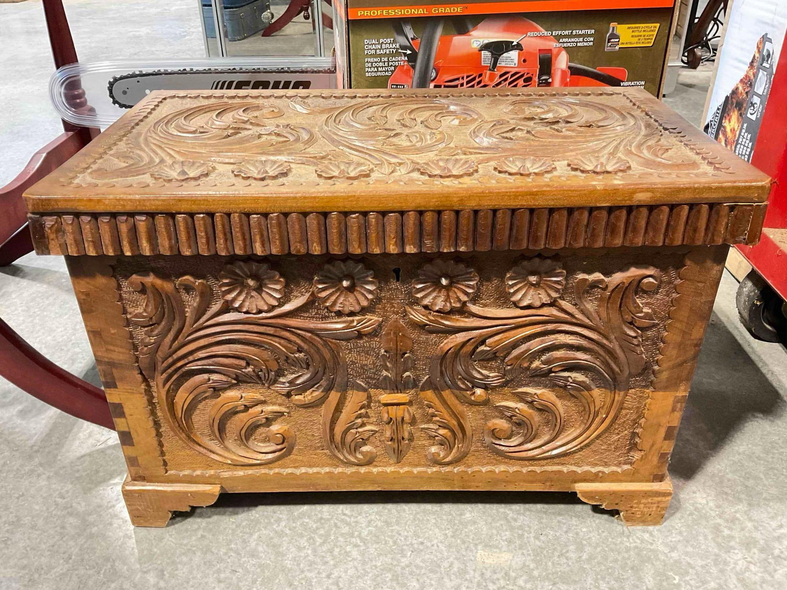 Vintage Ornately Carved Oak? Wood Hope Chest w/ Floral Design & 2 Keys! Good Condition.: Vintage Ornately Carved Oak? Wood Hope Chest w/ Floral Design & 2 Keys! Good Condition. Charming little piece. Minor grime and wear indicative of age and use, otherwise Looks to be in good