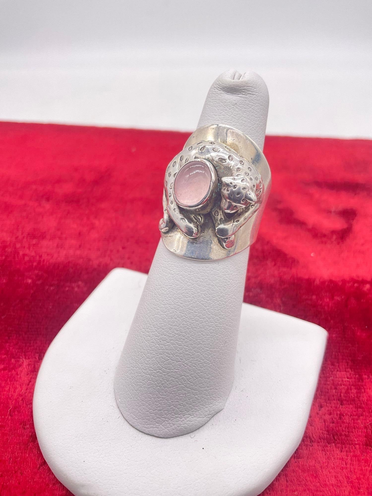 Lovely 1989 Carol Felley Sterling silver Leopard Ring with pink stone setting sz 8 - 3
