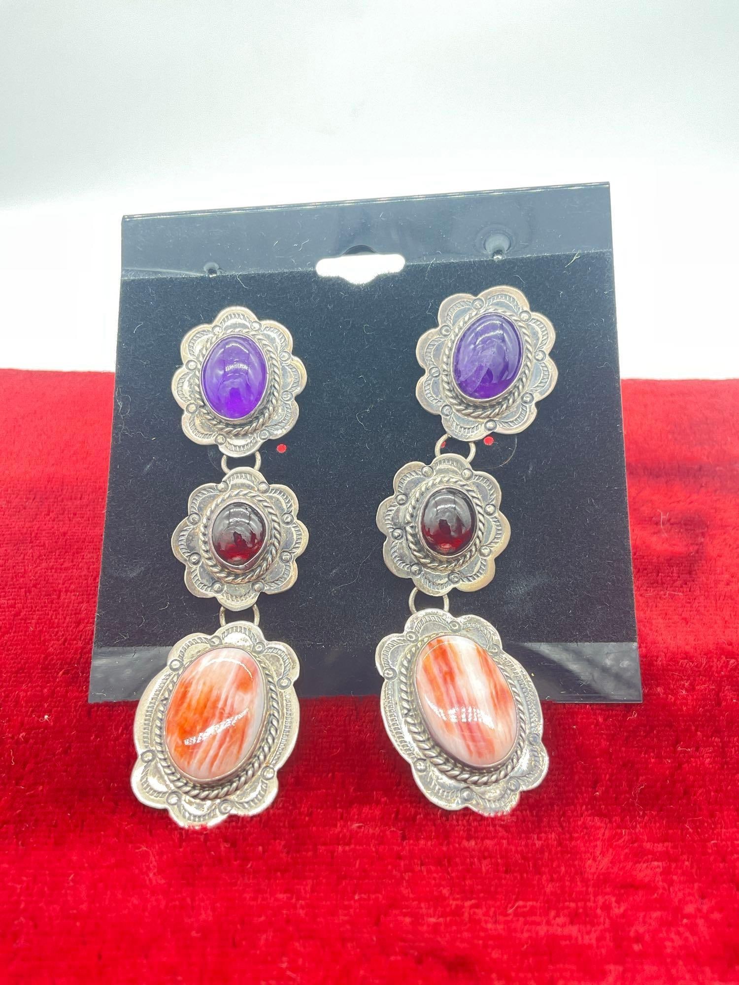 Vintage Nakai sterling silver Native American drop earrings pair with spiny oyster setting: Vintage Nakai sterling silver Native American drop earrings pair with spiny oyster setting