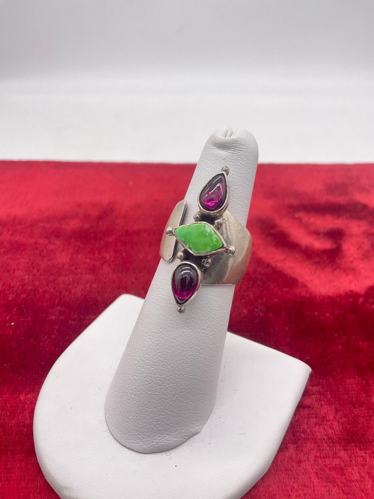Vintage modernist Native American style sterling silver ring with natural green stone setting: Size 7