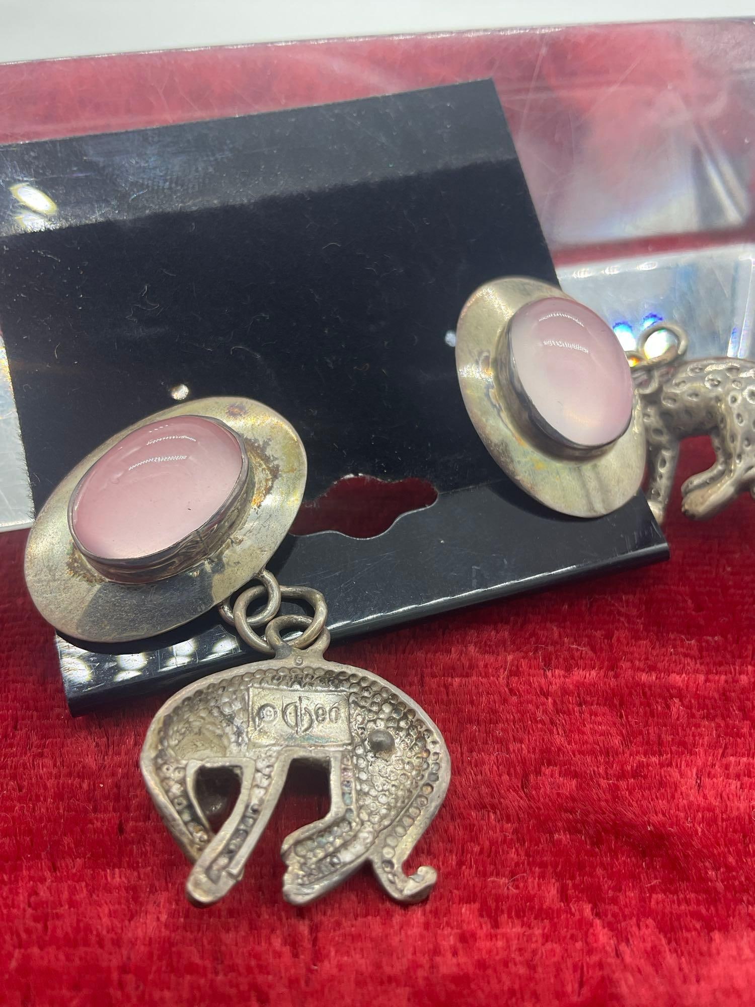 Vintage Carol Felley 1990 sterling silver earrings with leopard motif and pink setting - 3