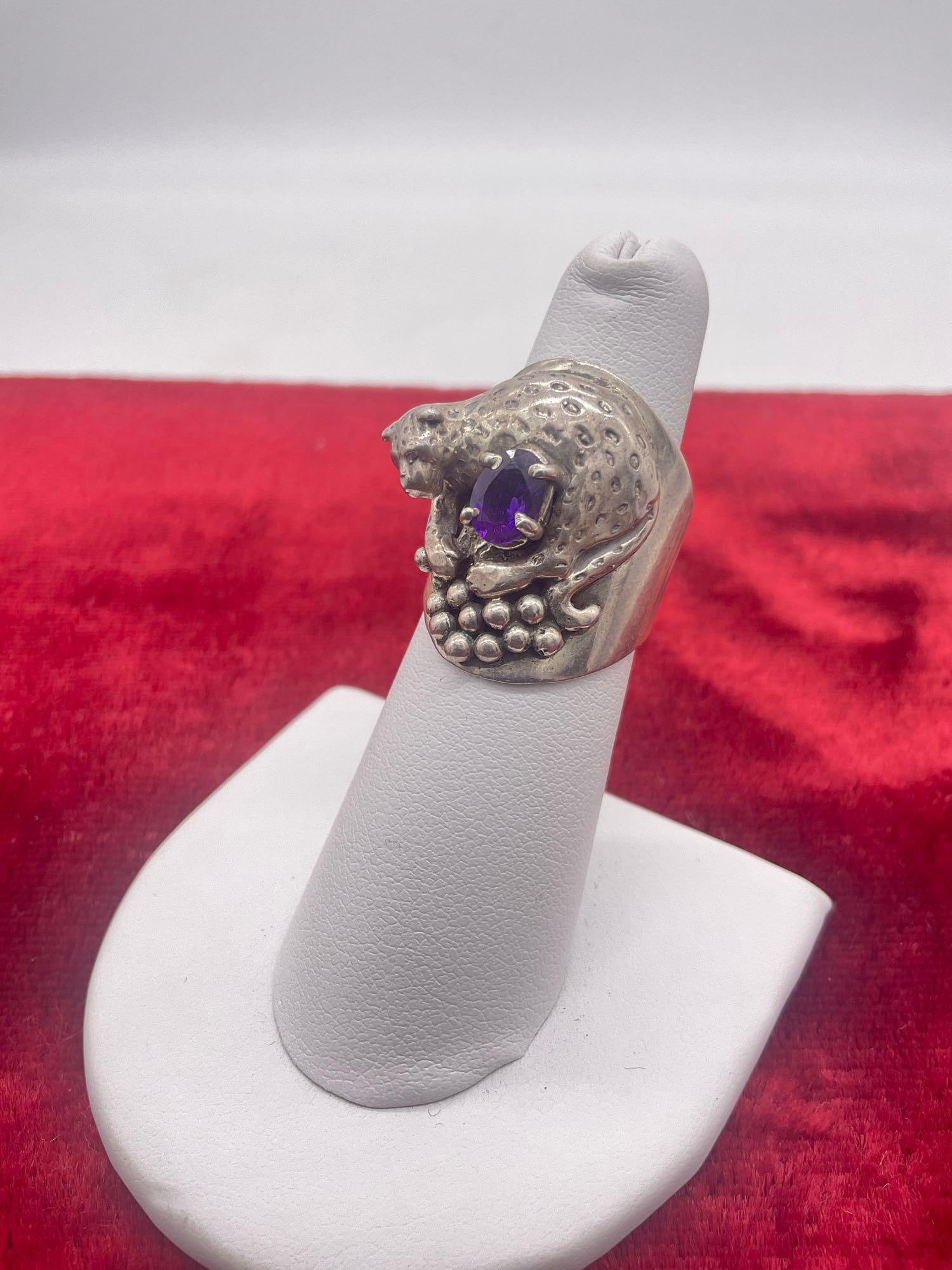 1989 Carol Felley Sterling silver Leopard and cluster setting ring with amethyst tone stone: Size 6