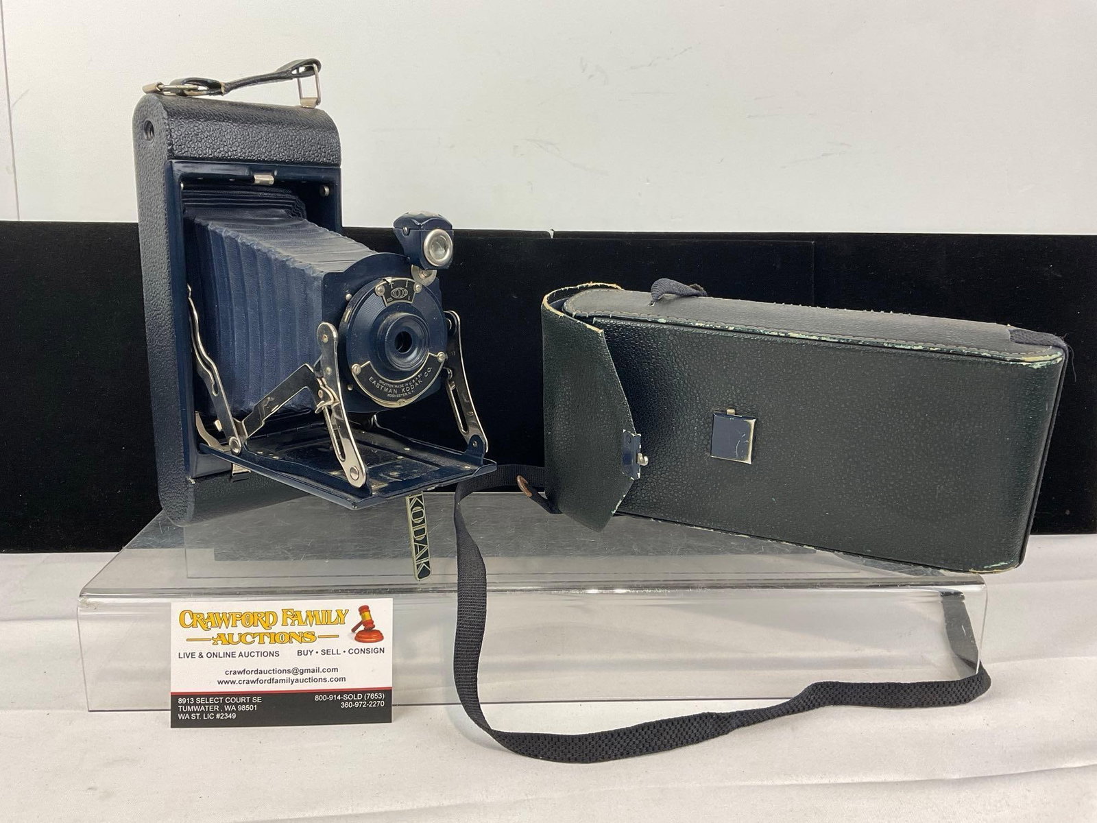Eastman Kodak Co. No.1A Pocket Kodak Junior Camera, in dark cobalt blue finish w/leather case (1 of 10)