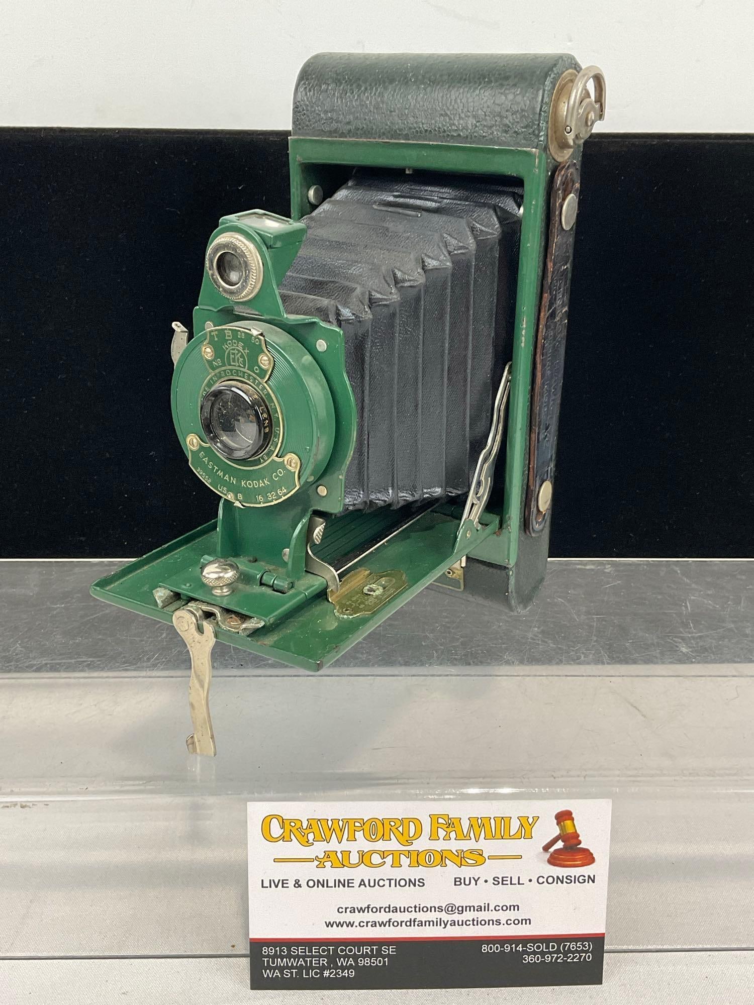 Eastman Kodak Co. Rainbow Hawk-Eye No.2 Folding Model B, Green finish (1 of 8)