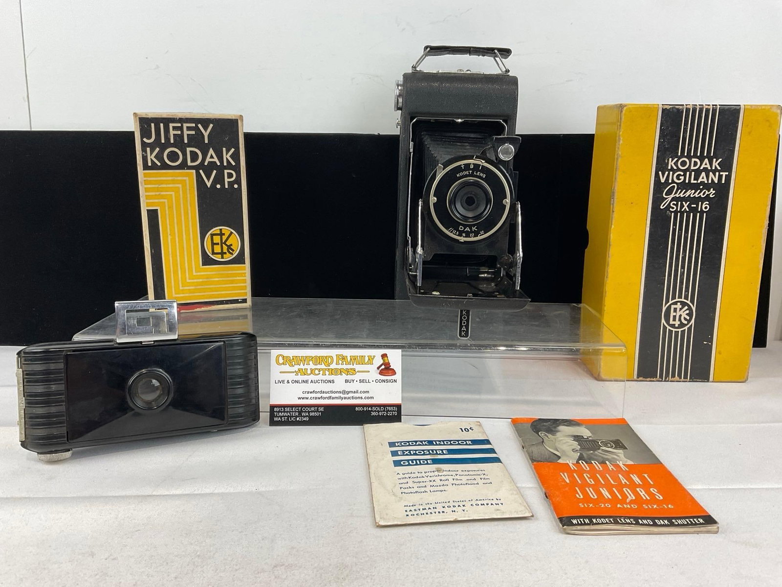 Pair of Eastman Kodak Cameras, Jiffy Kodak V.P. & Kodak Vigilant Junior Six-16 w/original boxes (1 of 9)
