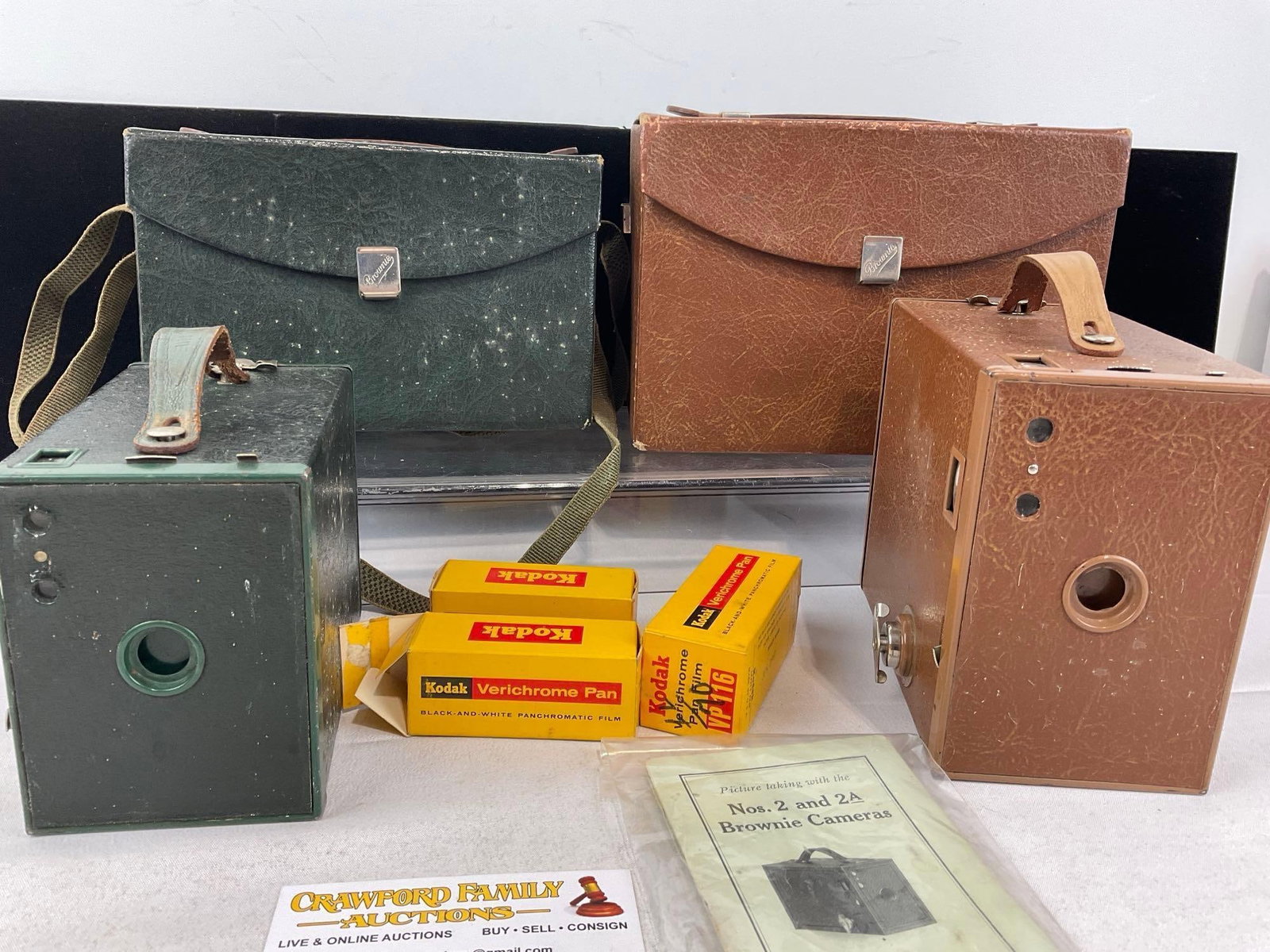 Pair of Early 20th Century Eastman Kodak Co. Brownie Box Cameras, no.2 & No.2A, w/Leather cases - 2