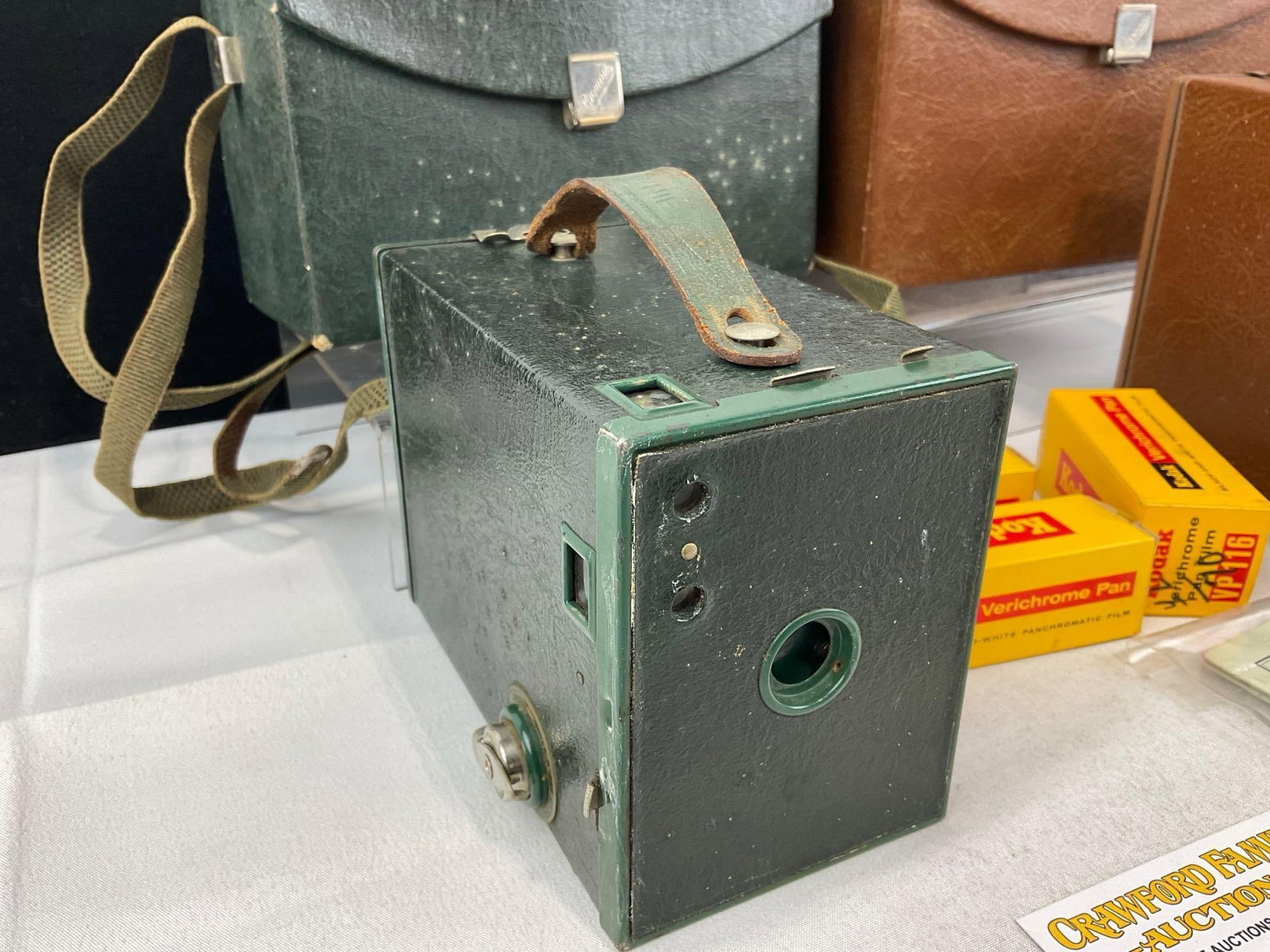 Pair of Early 20th Century Eastman Kodak Co. Brownie Box Cameras, no.2 & No.2A, w/Leather cases - 3