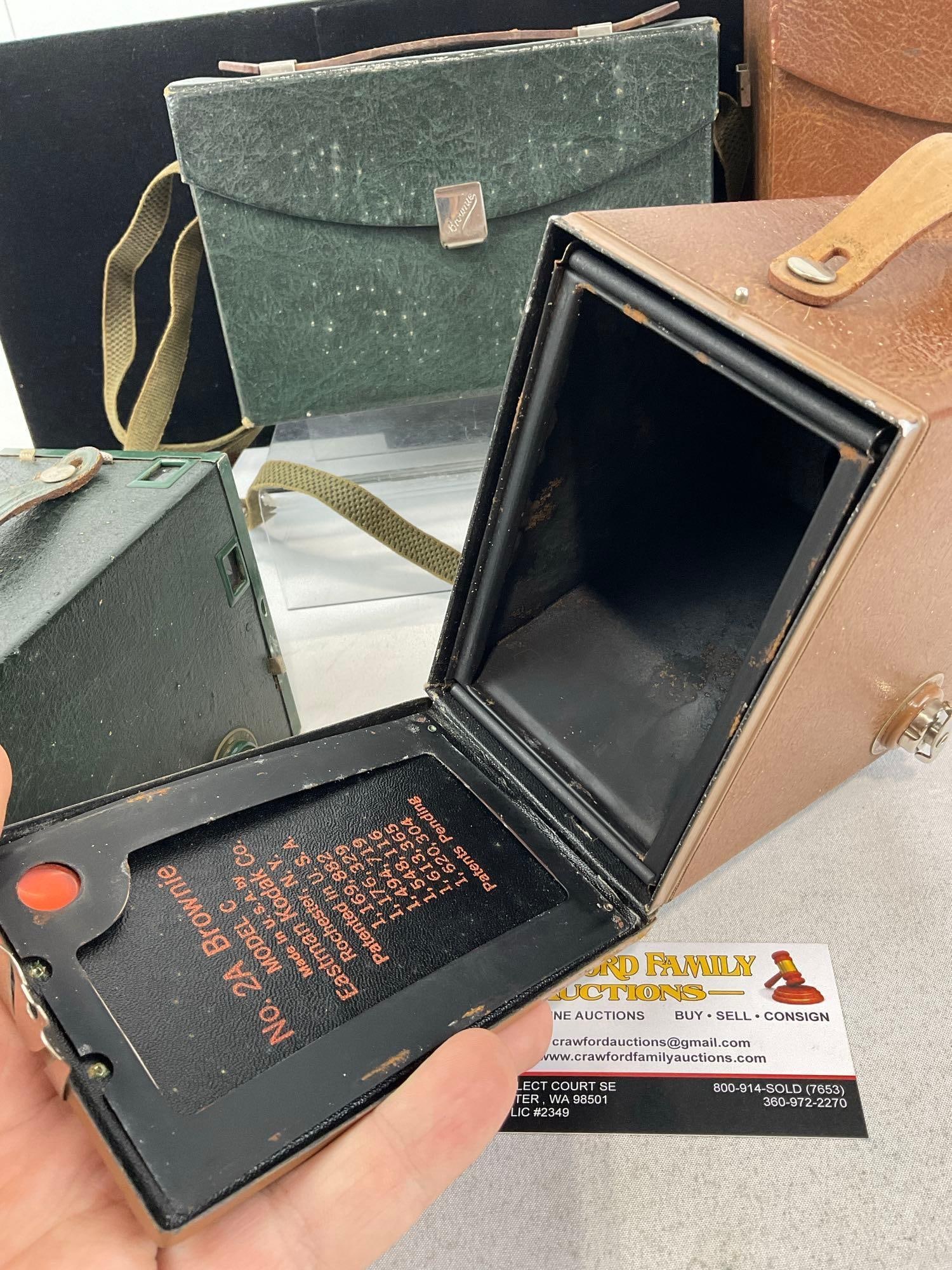 Pair of Early 20th Century Eastman Kodak Co. Brownie Box Cameras, no.2 & No.2A, w/Leather cases - 7