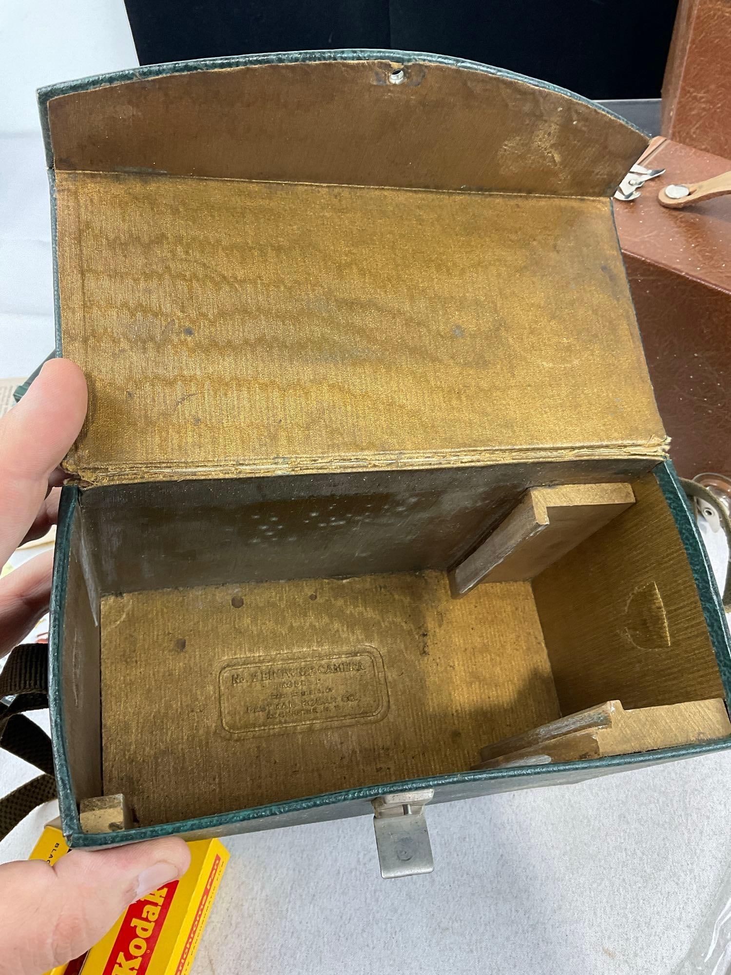 Pair of Early 20th Century Eastman Kodak Co. Brownie Box Cameras, no.2 & No.2A, w/Leather cases - 8