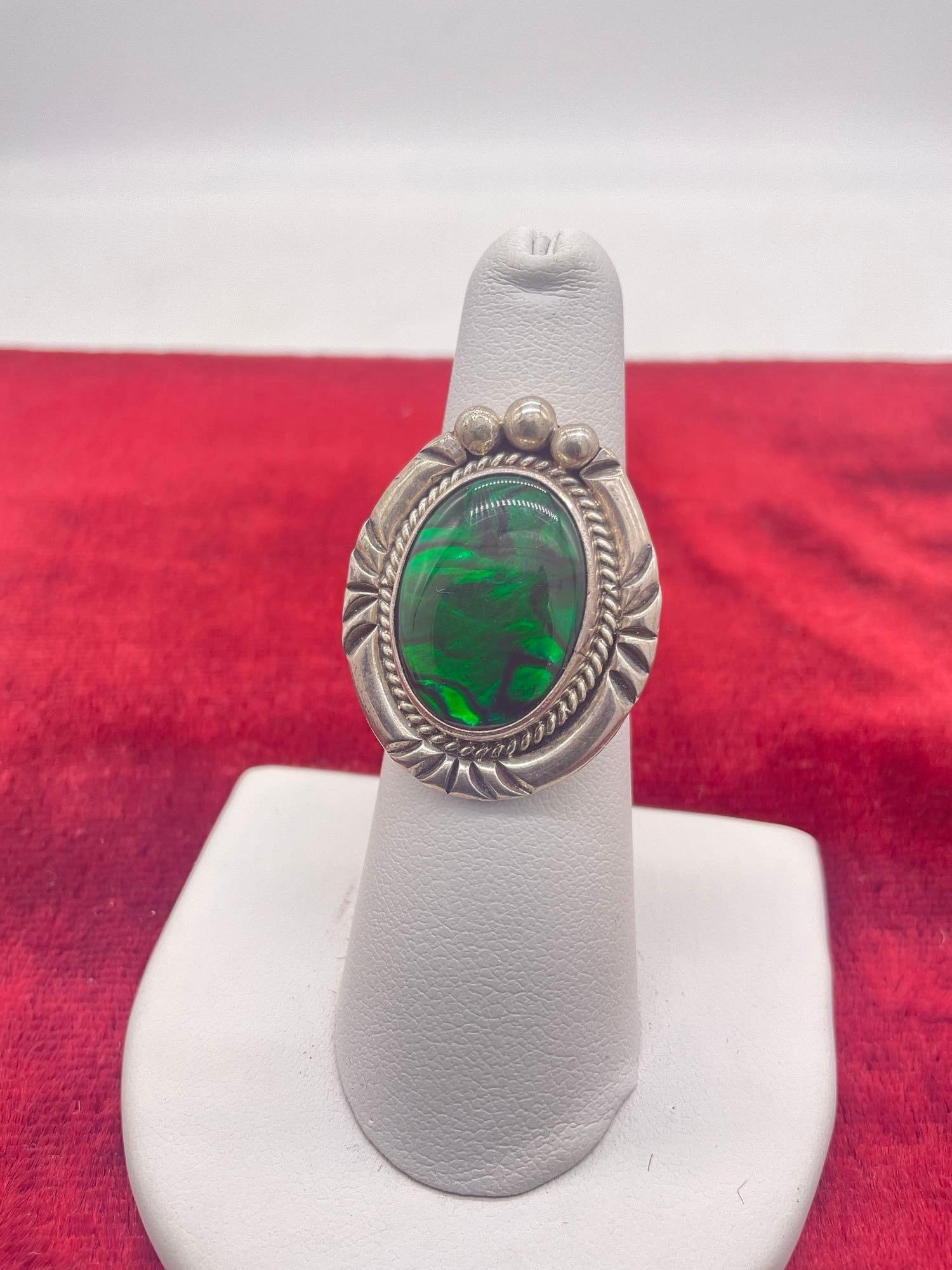 Vintage Nakai sterling silver dyed green shell w/ braid and ball setting Native American ring siz...: Vintage Nakai sterling silver dyed green shell w/ braid and ball setting Native American ring size 7