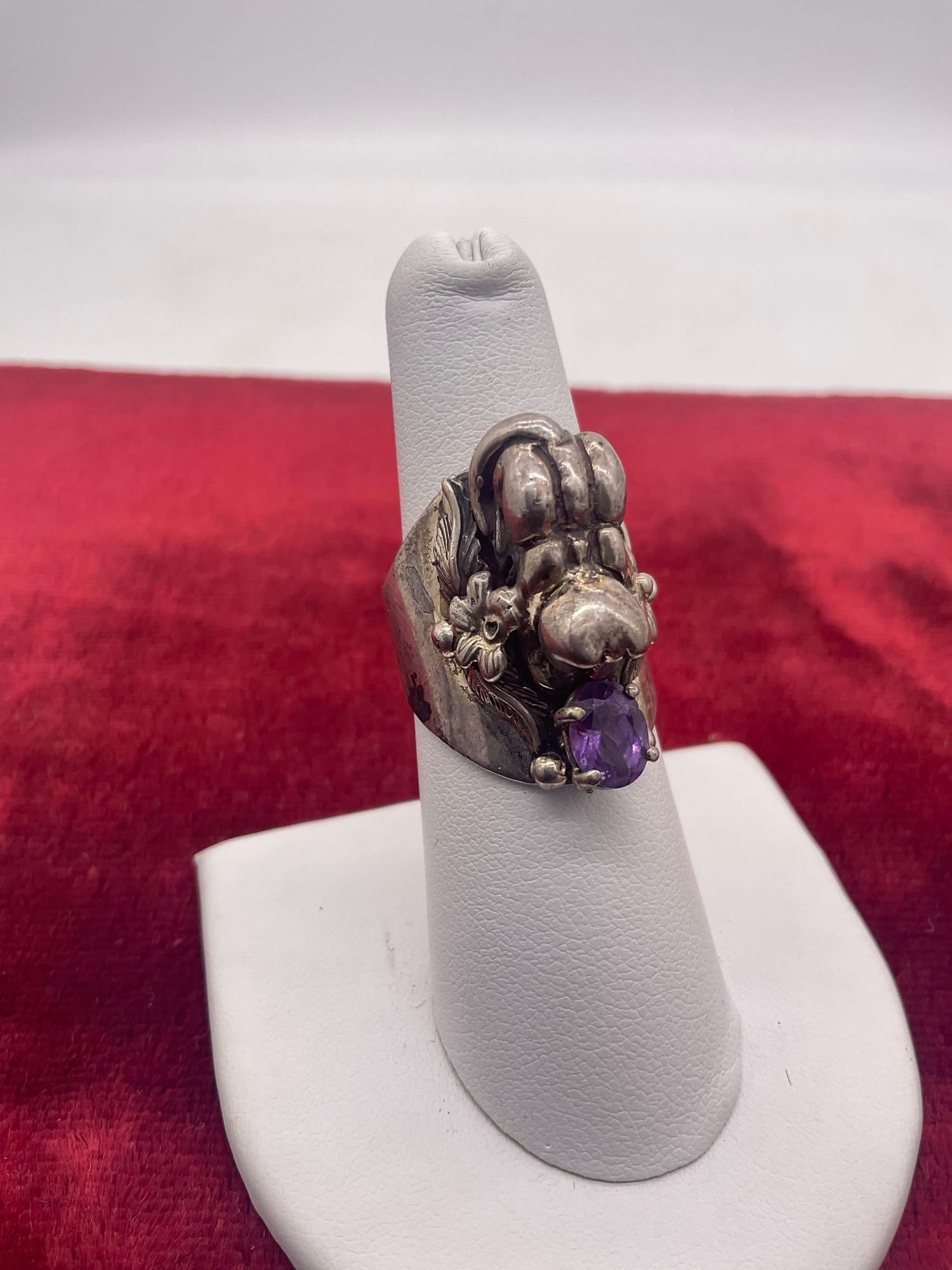 1989 Carol Felley Sterling silver Native American influence cat ring with floral and purple stone: Size 7
