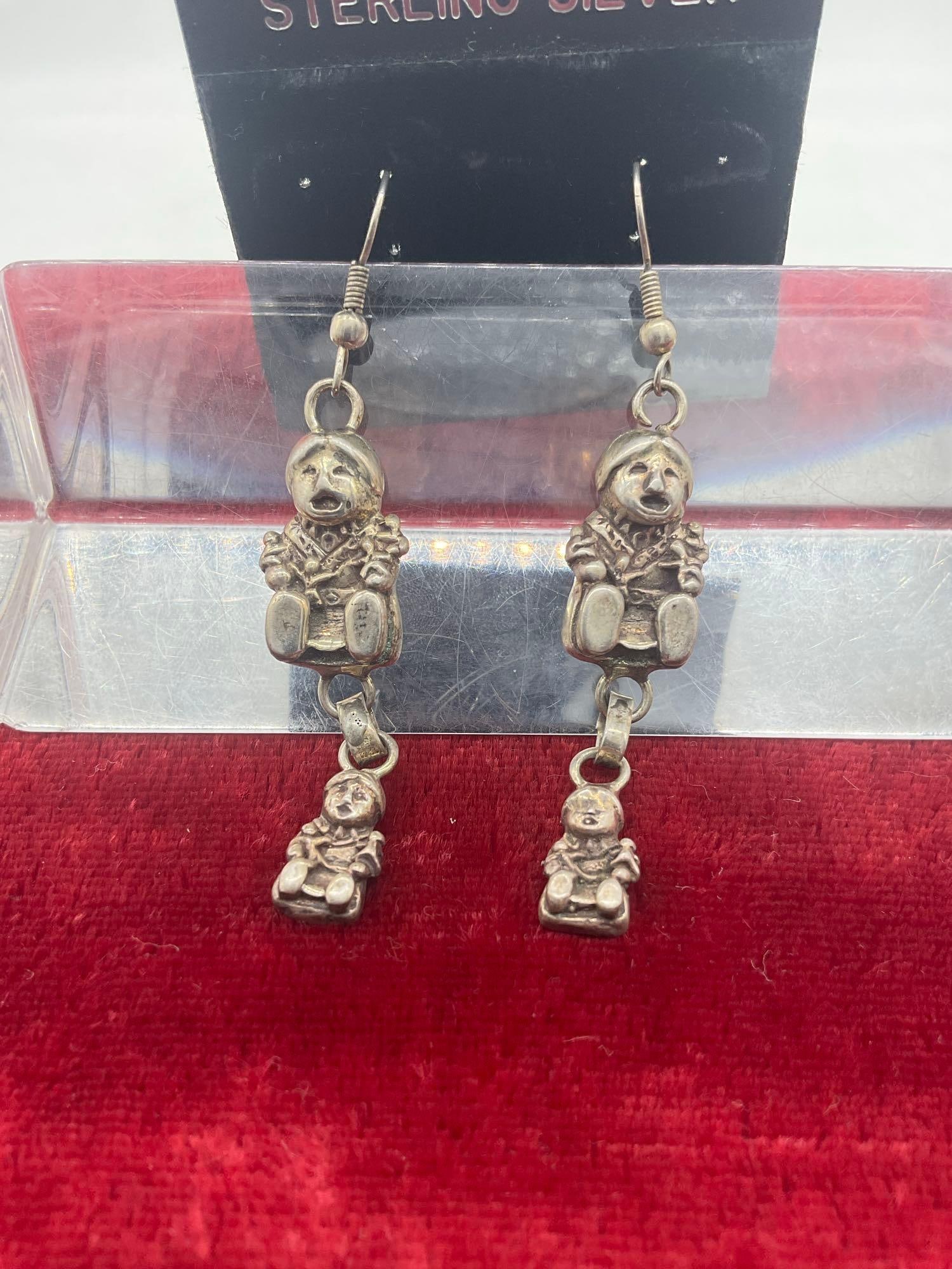 1991 Carol Felley sterling silver storyteller motif Native American design earrings (1 of 2)