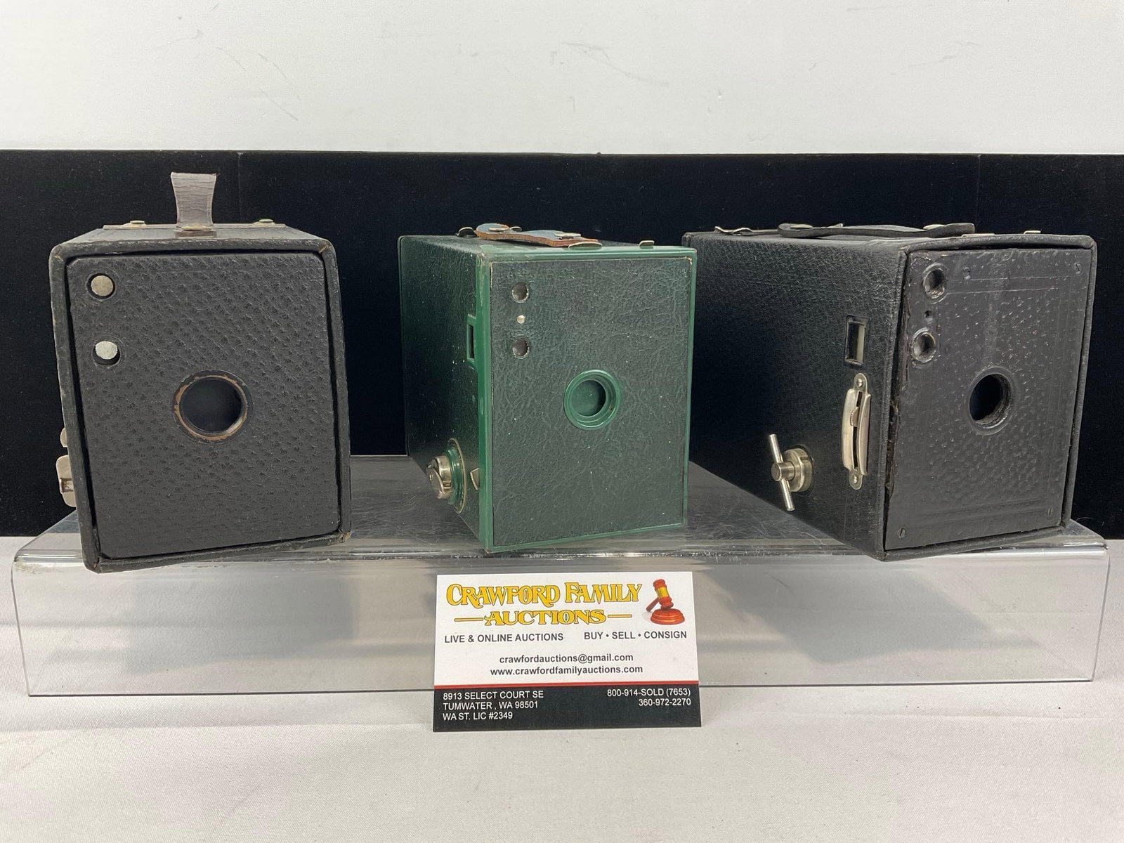 3 Eastman Kodak Co. Brownie Box Cameras, No.2, Green No.2 model F, & No. 2A: We are not camera experts, all noted condition is cosmetic, and all cameras are untested/ as is. These cameras are from a large single consignor collection that has been well kept in storage, but the