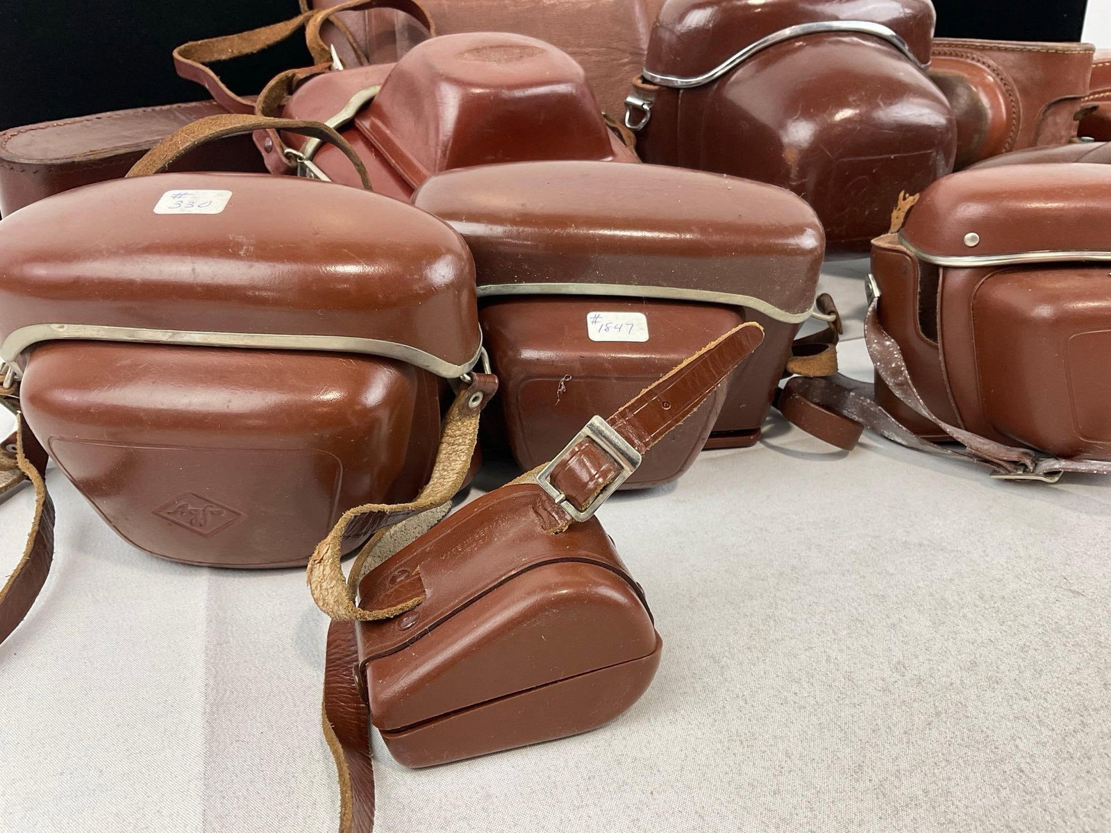 Set of 14 Vintage Leather Field Cases, Voigtlander & Afga & more, some wear - 4