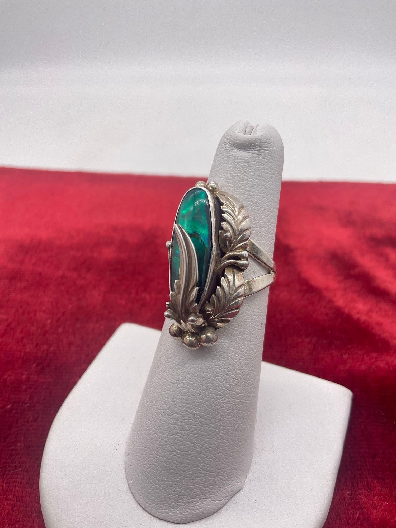 Vintage Native American Nakai sterling silver dyed shell ring with leaf motif size 6 (1 of 3)