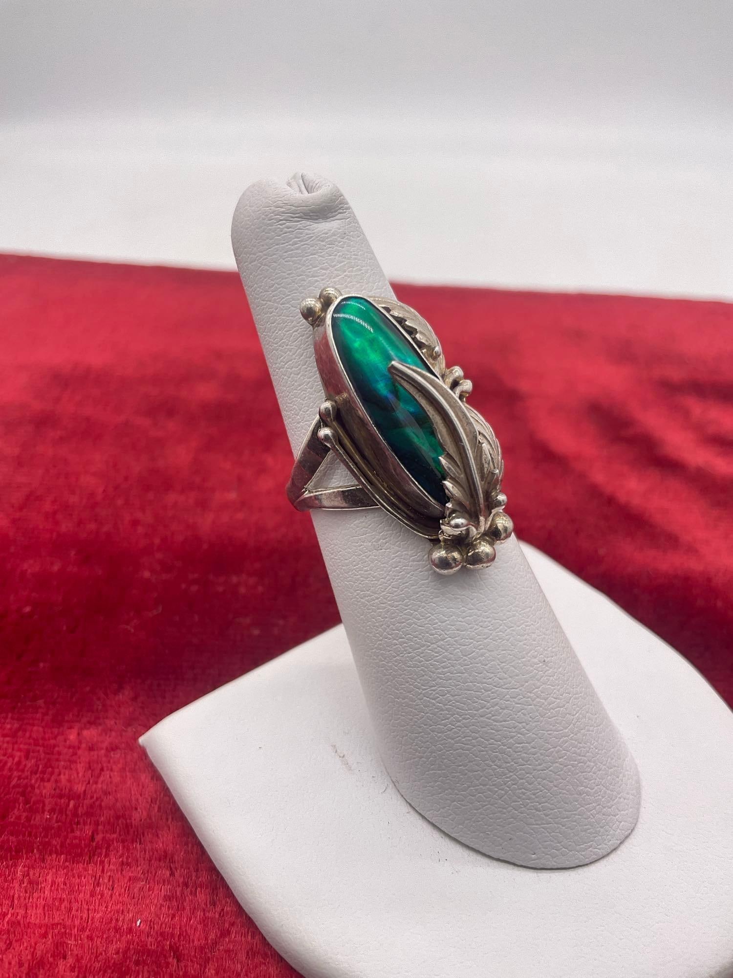 Vintage Native American Nakai sterling silver dyed shell ring with leaf motif size 6 - 2