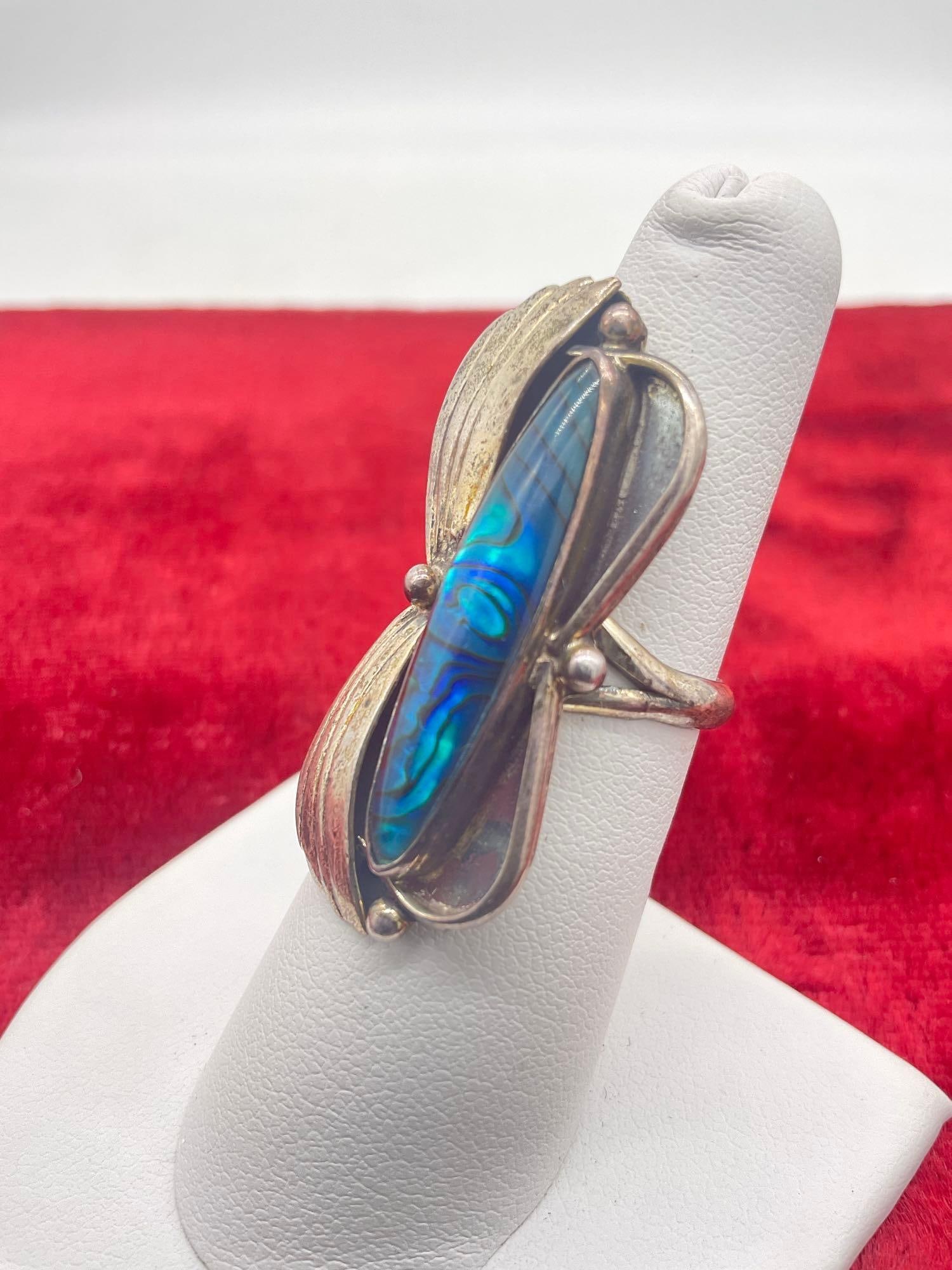 Vintage unmarked Nakai sterling silver Native American ring with dyed shell setting size 6 - 2
