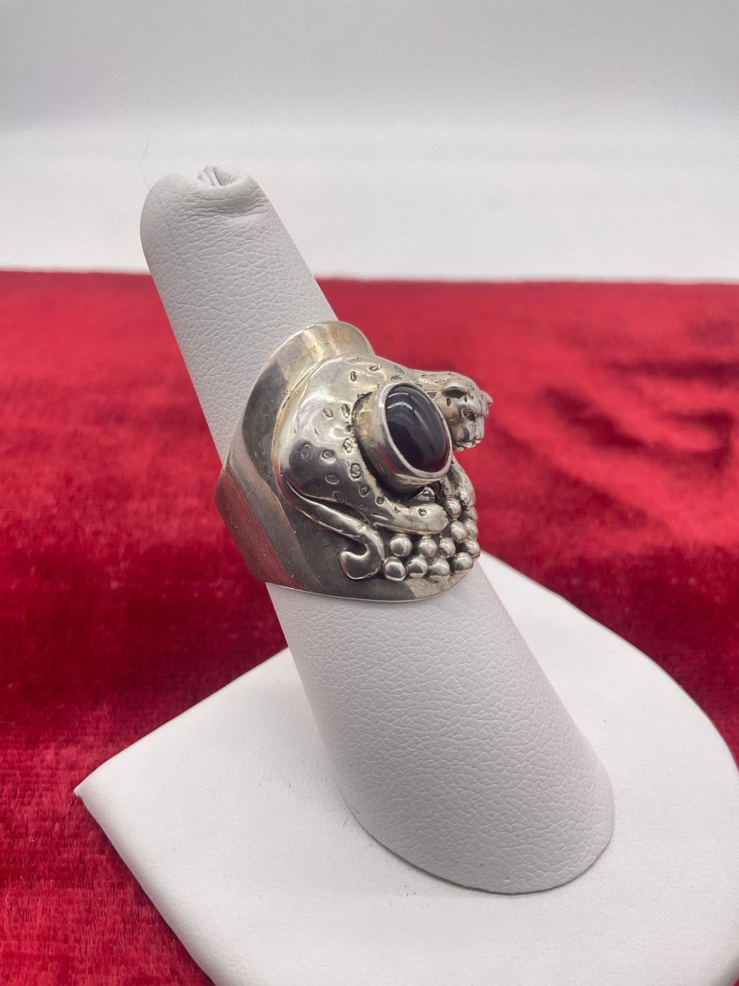 1989 Carol Felley sterling silver leopard SW deign ring with dark stone setting size 7 to 7 1/2 - 2