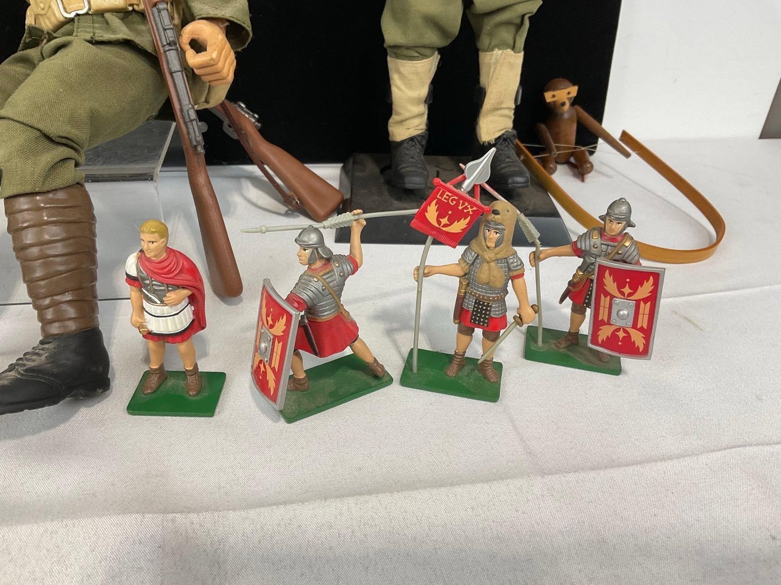 3 WW2 Action Figures Formative Intl w/clothes, 7 Blue Box WW2 & Roman Figures, 9x13x9 inches - 5