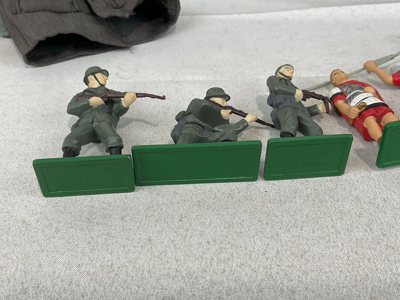 3 WW2 Action Figures Formative Intl w/clothes, 7 Blue Box WW2 & Roman Figures, 9x13x9 inches - 7