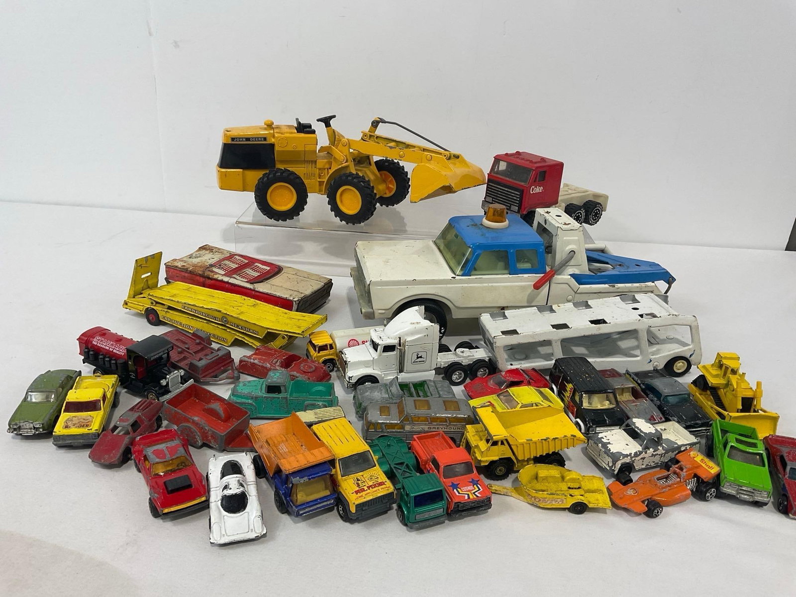 Vintage Assorted Diecast & Cast Cars, Matchbox, Tootsie Toy, Nylint Wrecker Tow Truck, & more: Appears to be in good shape. The pieces fit in a box that measures approx 9h x 9w x 12d inches. See pics. E-414