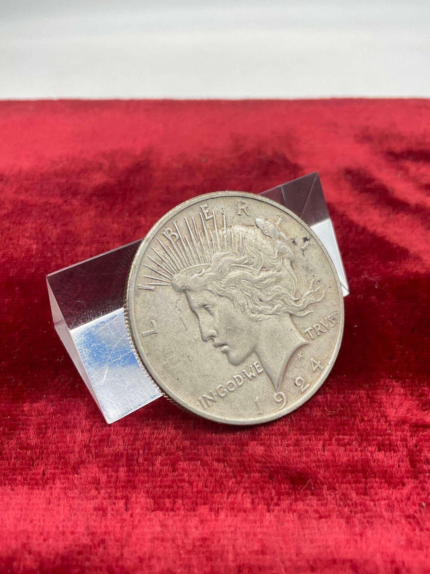 Antique 1924 Silver Peace dollar nice coin see pics - 3