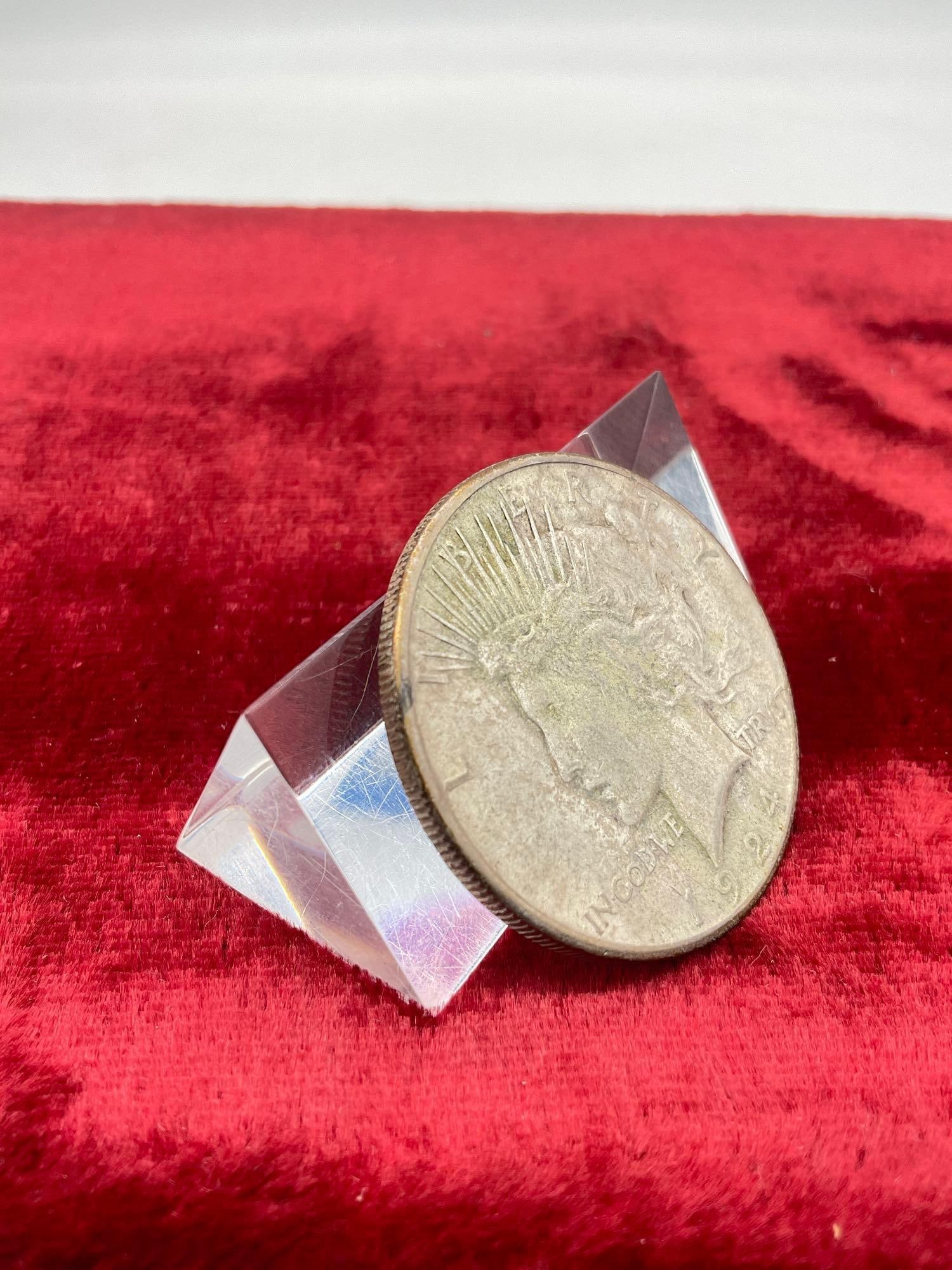 Antique 1924-S / Silver Peace dollar nice coin see pics - 2