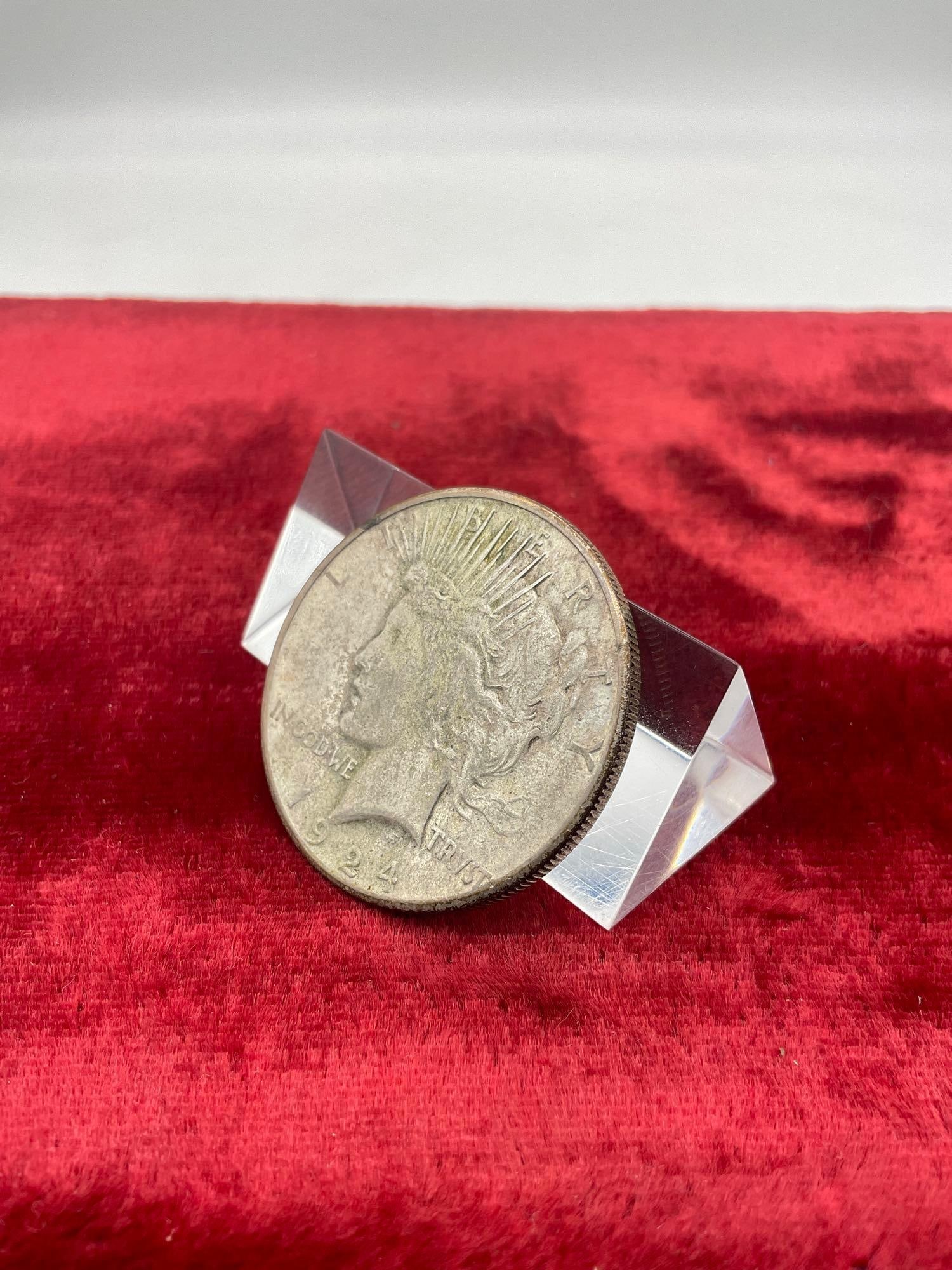 Antique 1924-S / Silver Peace dollar nice coin see pics - 3
