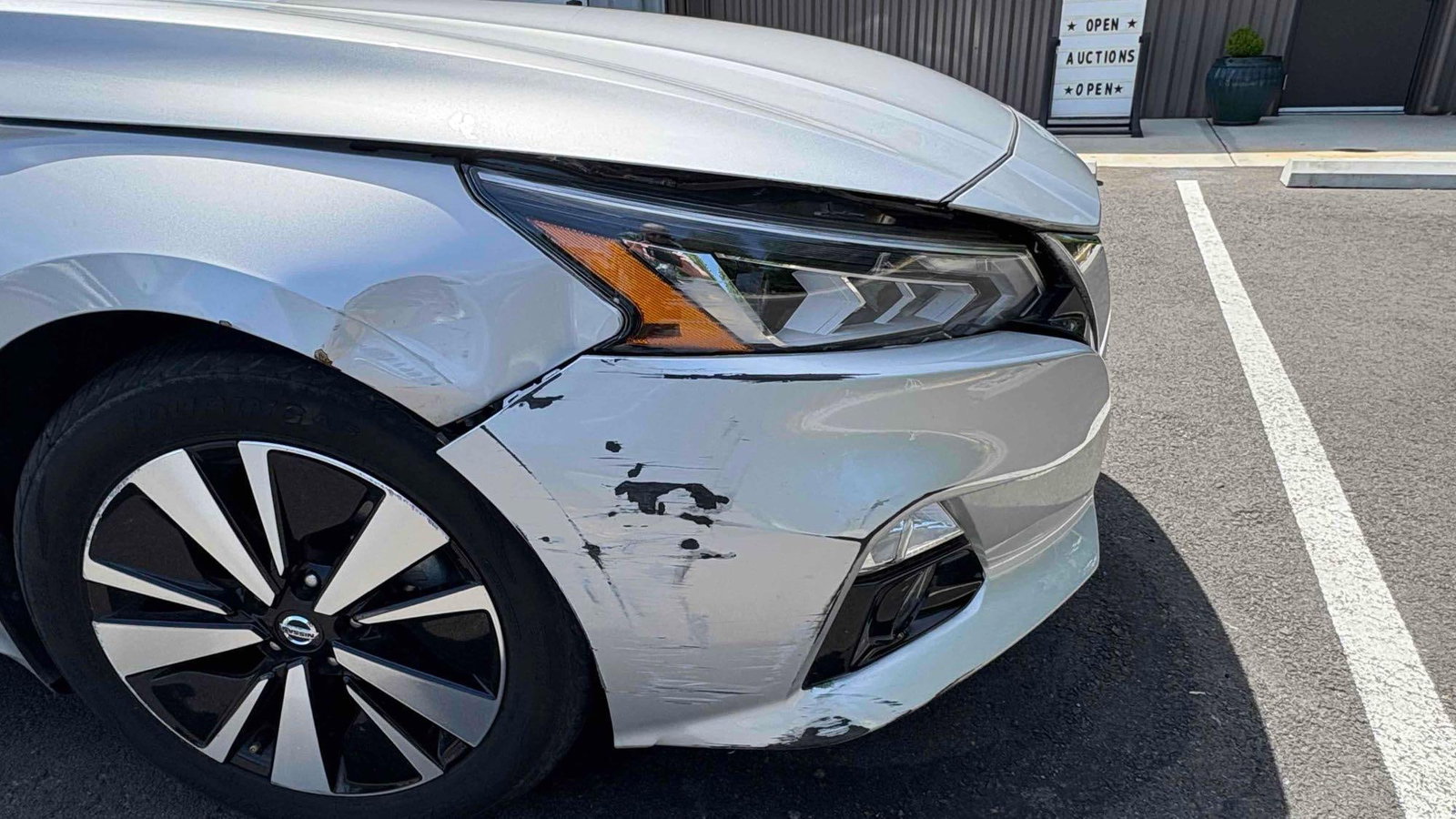 2020 Nissan Altima 2.5 SV Loaded W/ only 2,975 Miles See decription 1 owner car 28 city 39 Hwy - 5